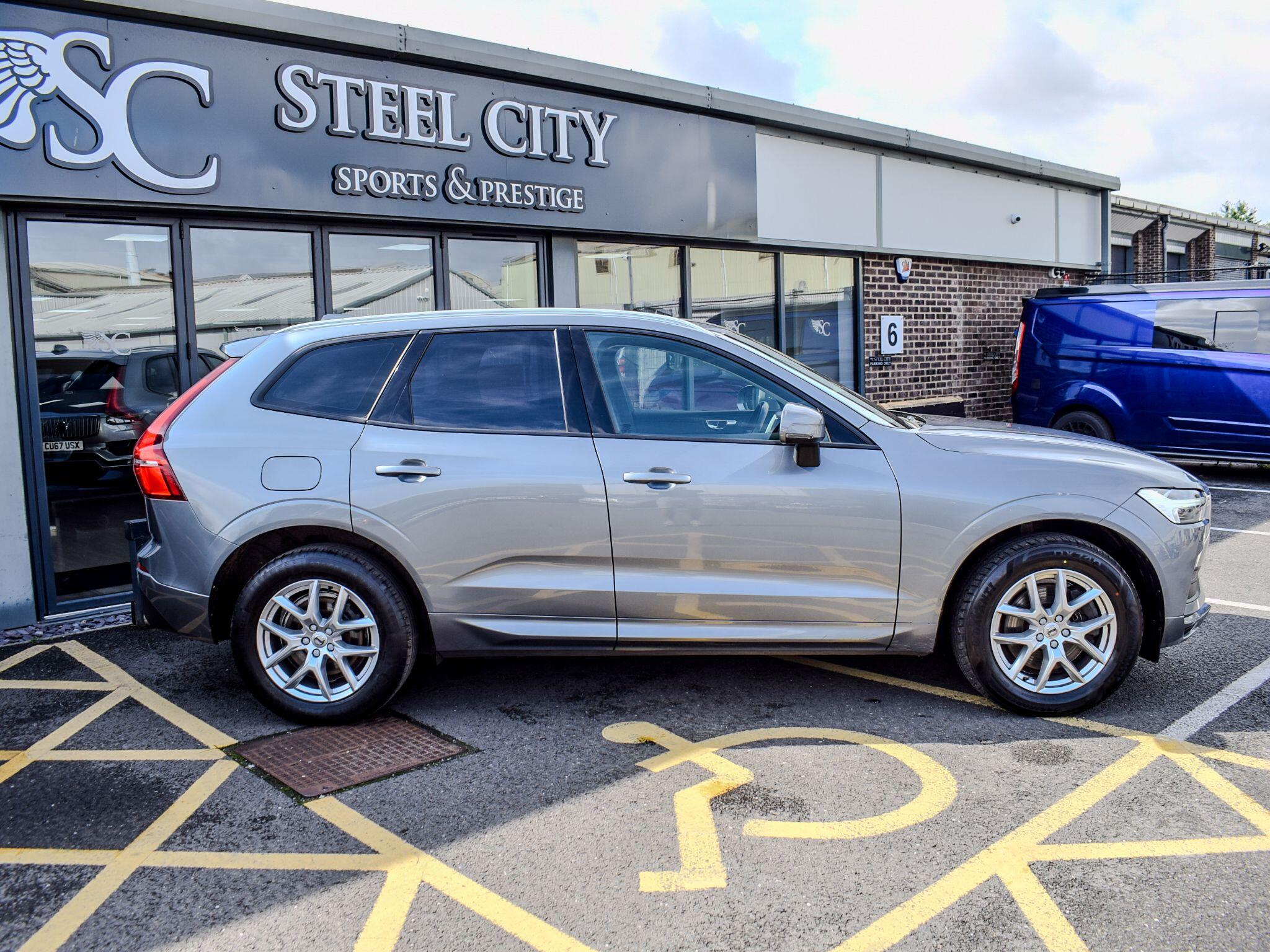 Volvo XC60 view 3