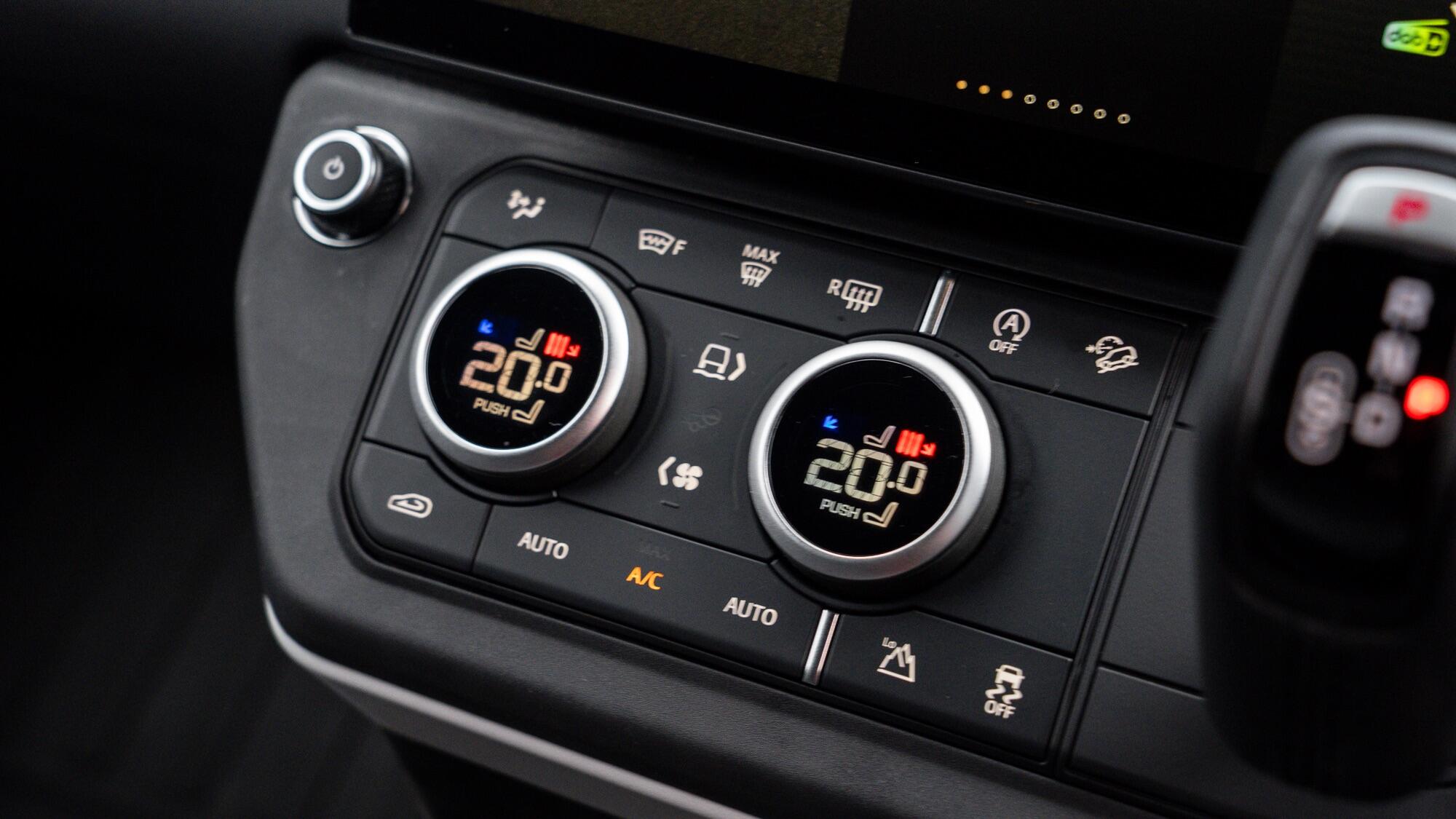 Land Rover Defender 110 view 12