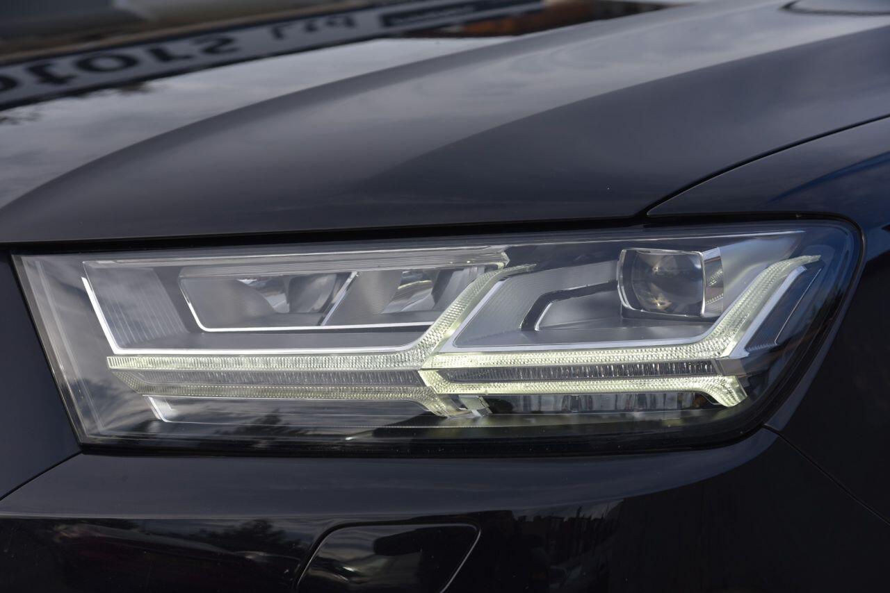 Audi Q7 view 13