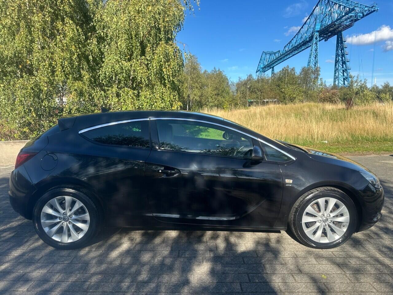 Vauxhall Astra GTC view 7