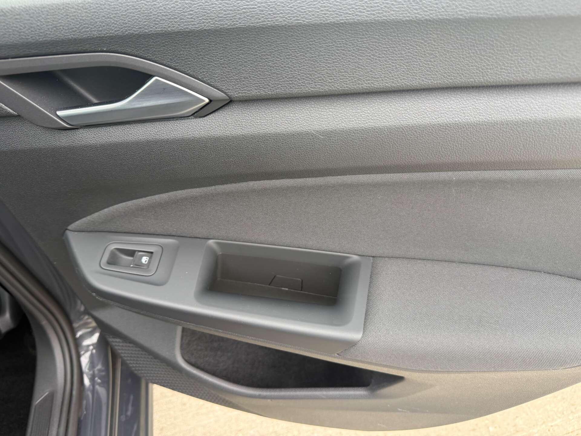 Volkswagen Golf view 20
