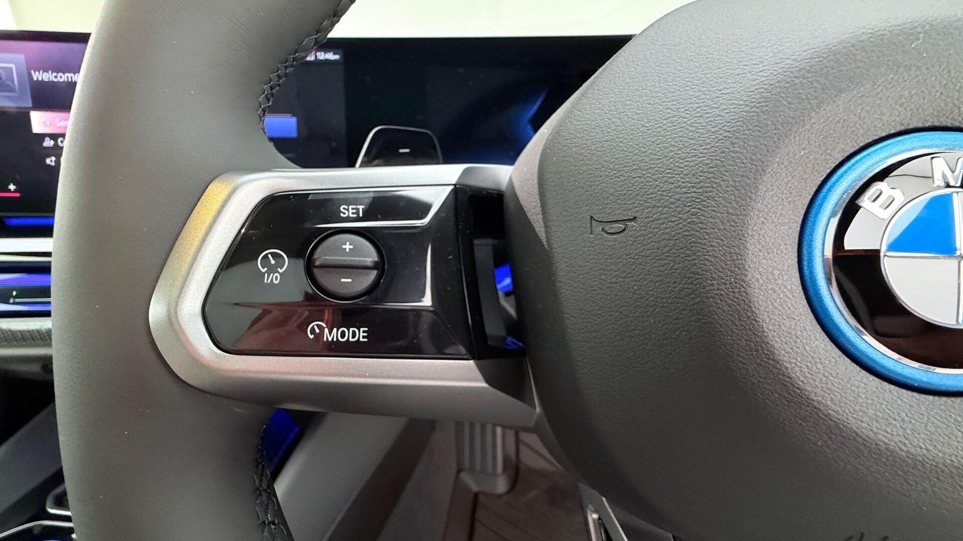 BMW 5 Series view 17