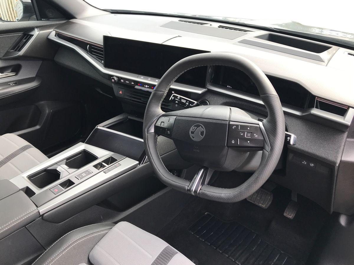 Vauxhall Grandland view 3