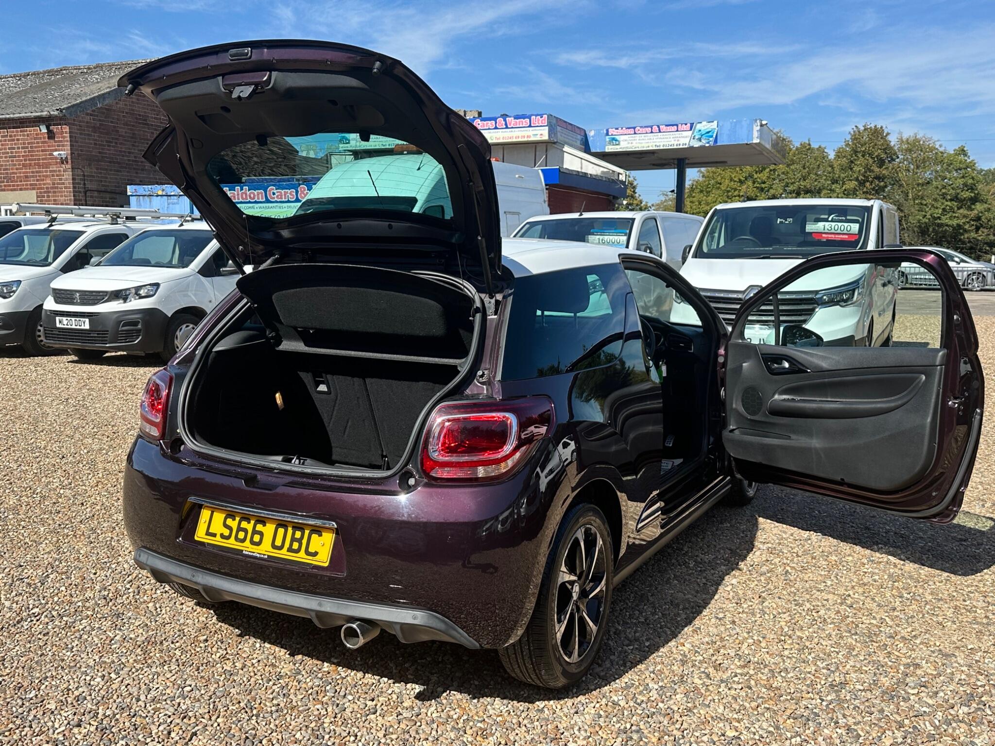 DS Automobiles DS 3 view 22