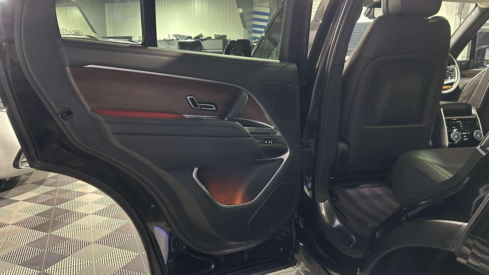 Land Rover Range Rover view 40