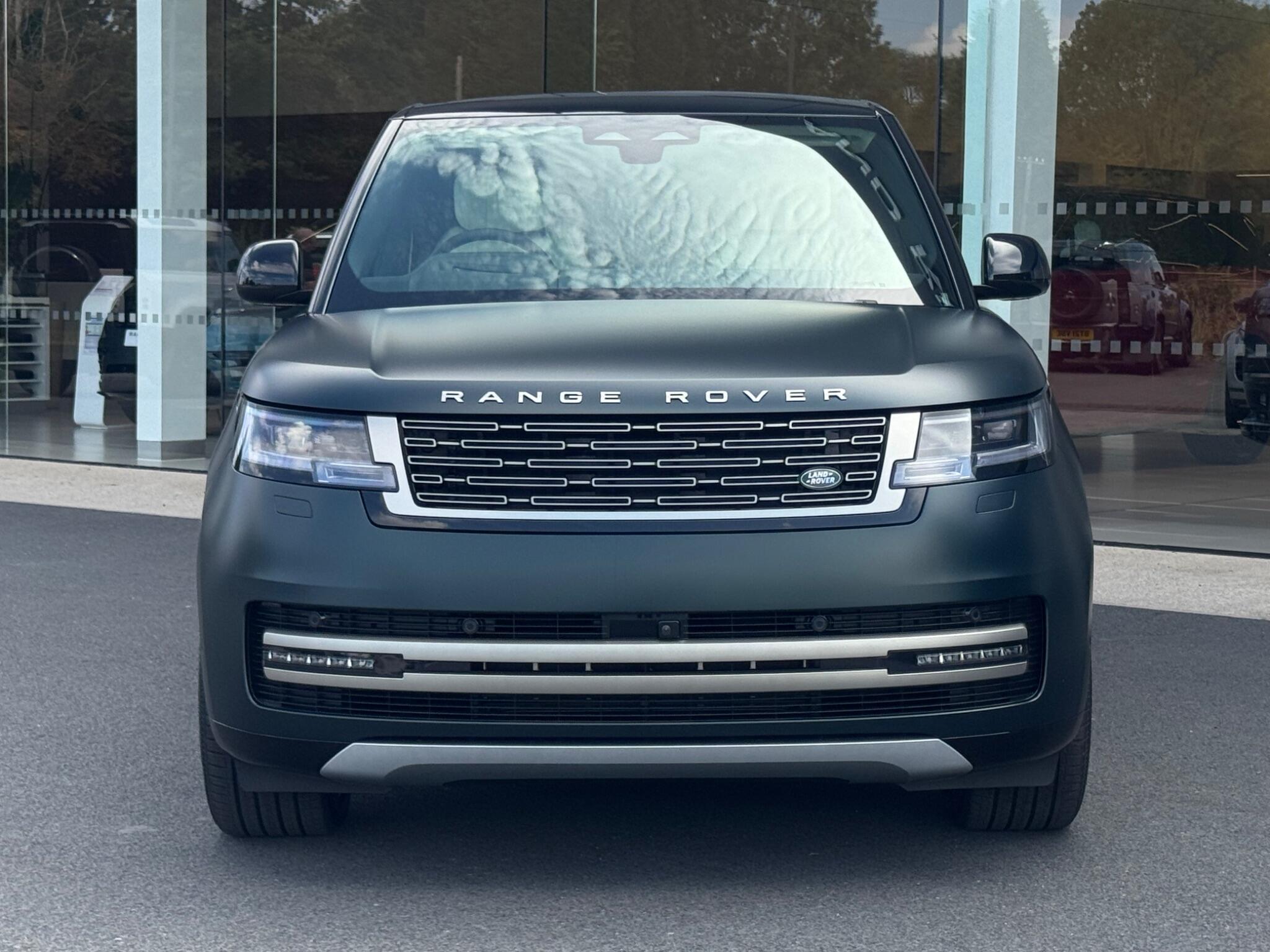 Land Rover Range Rover view 3