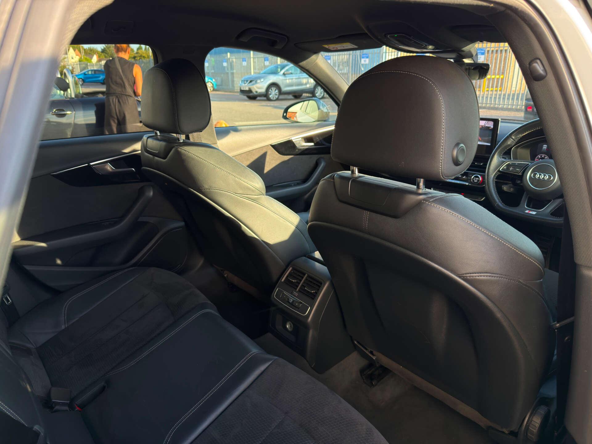 Audi A4 Avant view 32