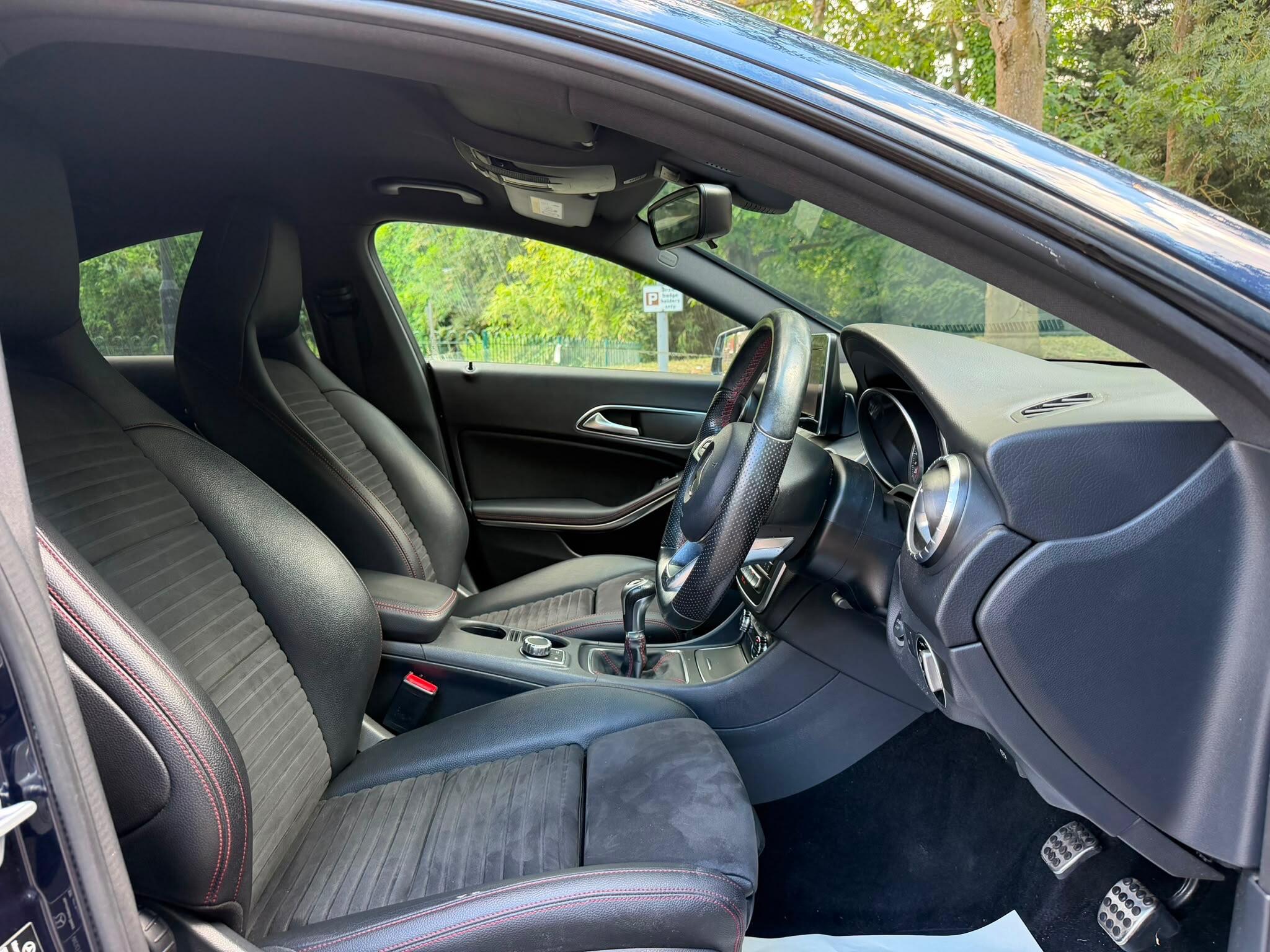 Mercedes-Benz Cla view 11
