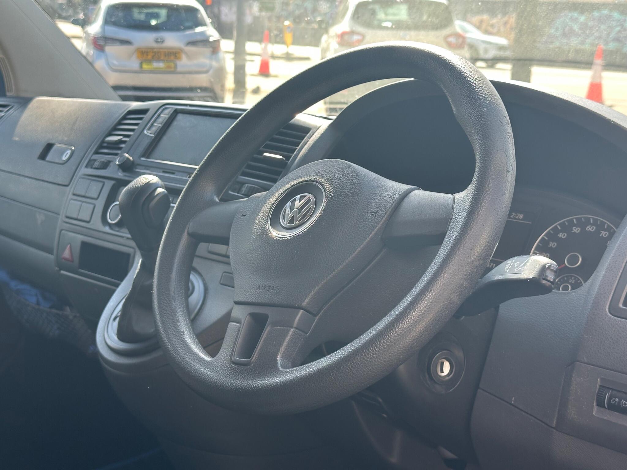 Volkswagen Transporter view 21