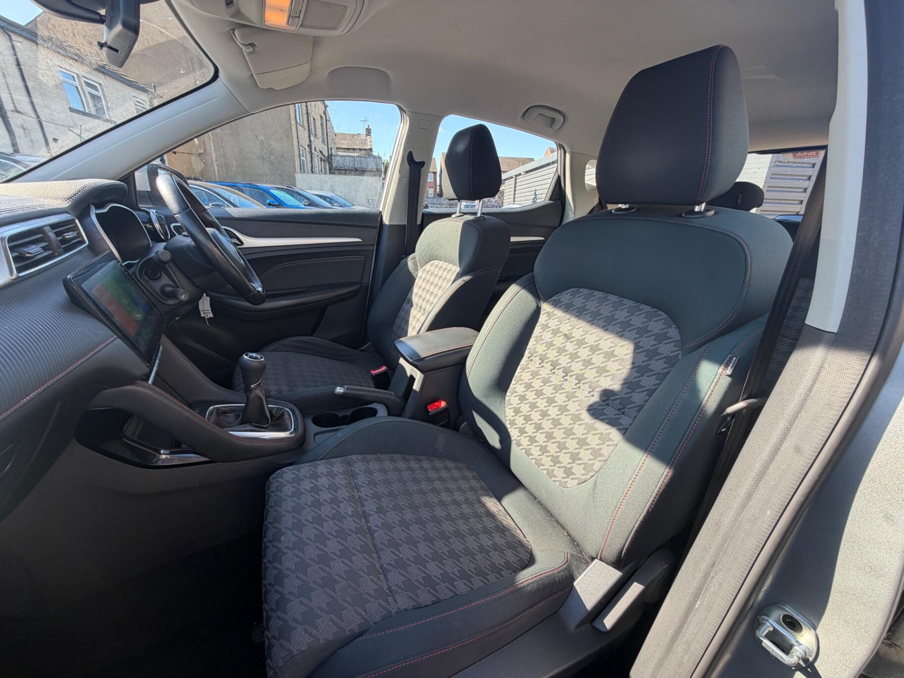 MG ZS view 11