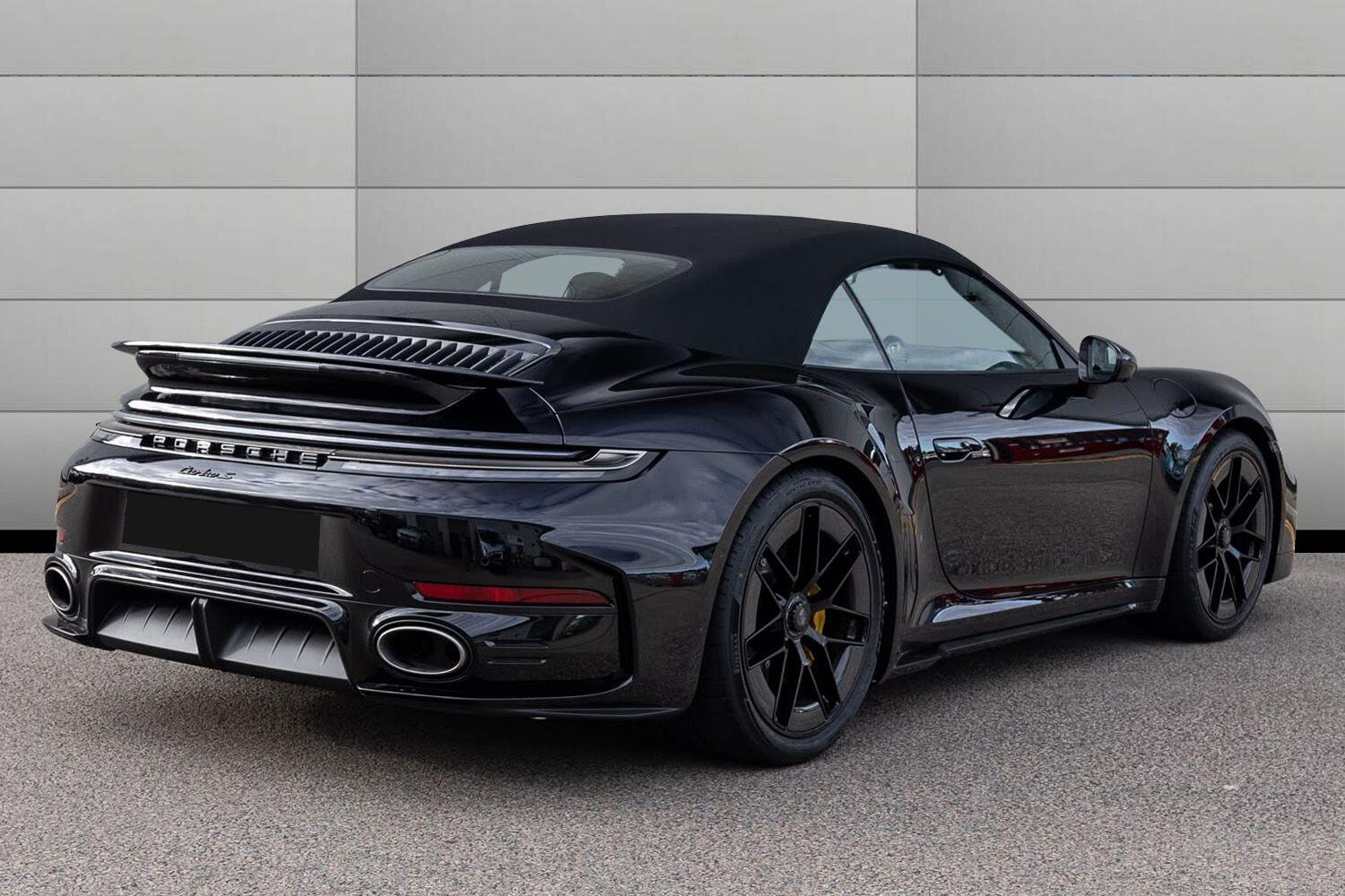 Porsche 911 view 6
