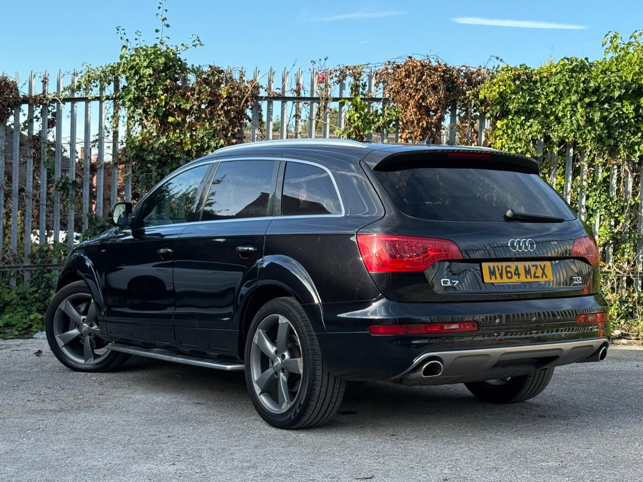 Audi Q7 view 4