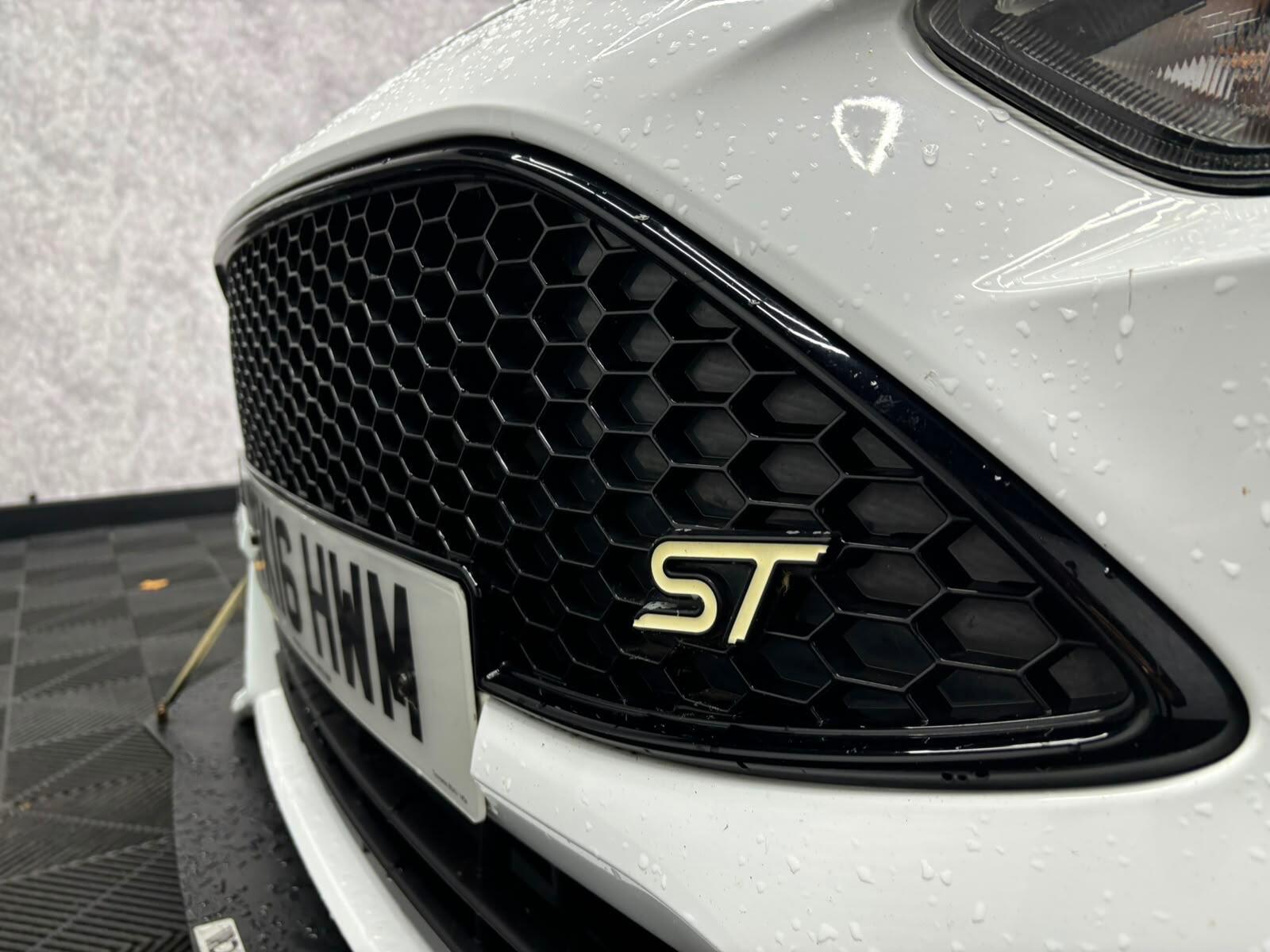 Ford Focus view 35