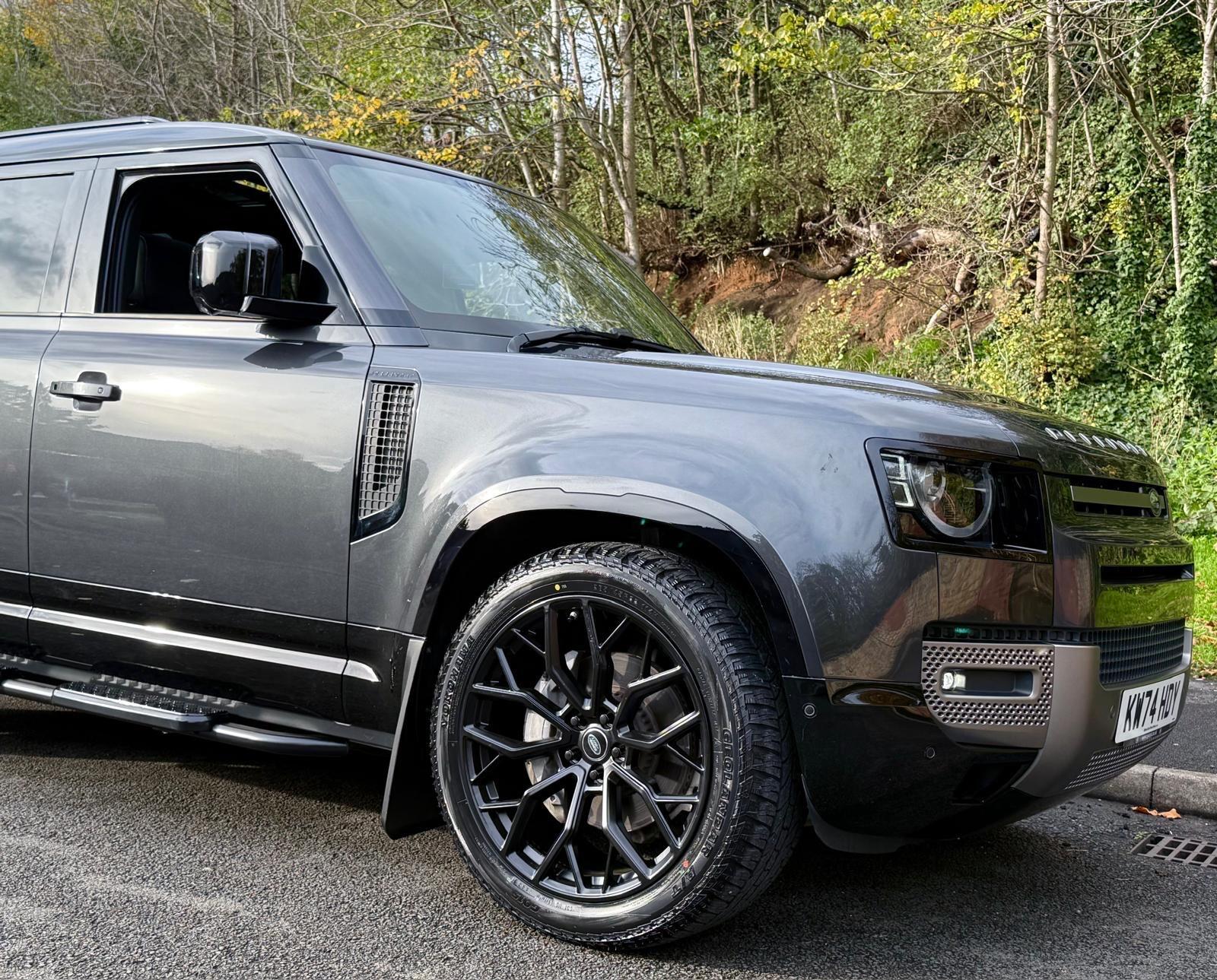 Land Rover Defender view 64