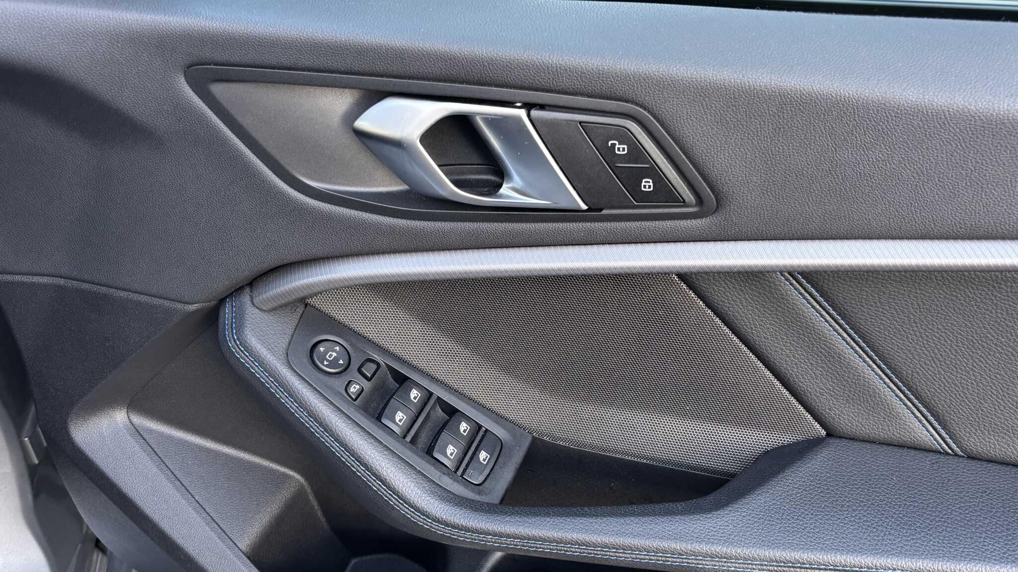 BMW 2 Series view 33