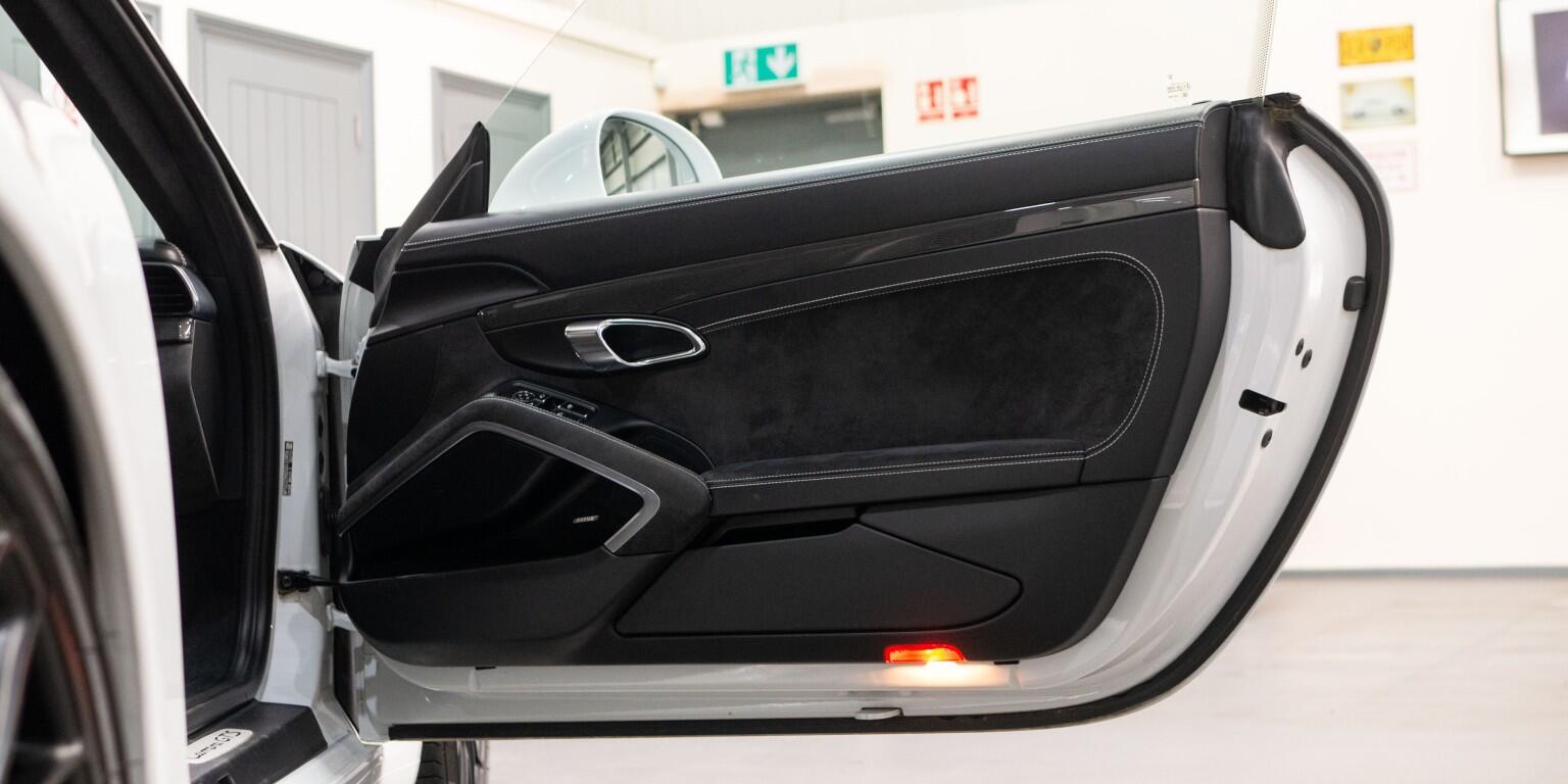 Porsche 911 view 31