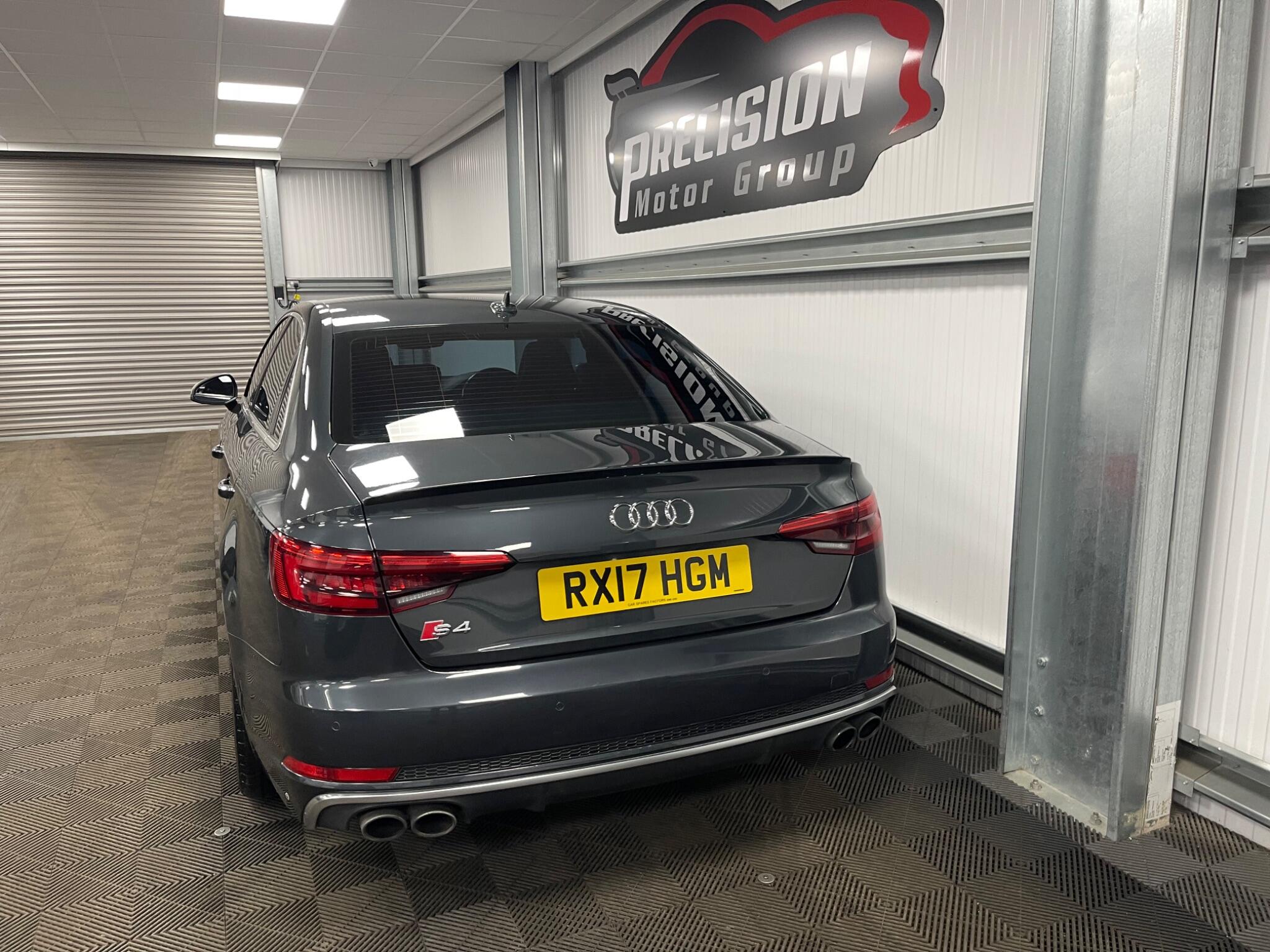Audi S4 view 19