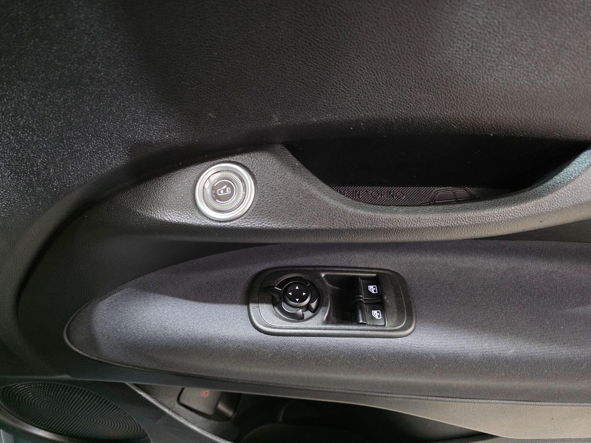 Fiat 500e view 13