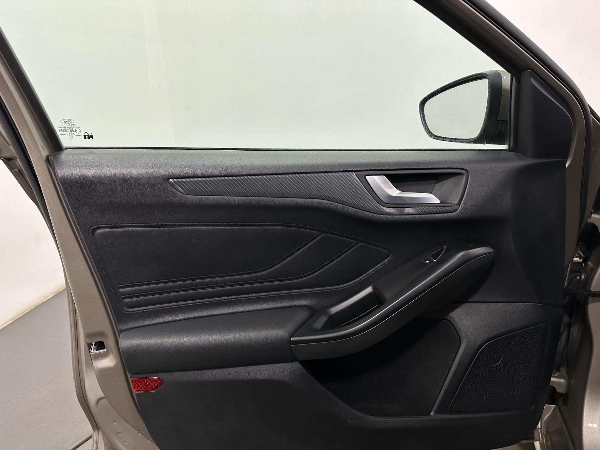 Ford Focus view 35