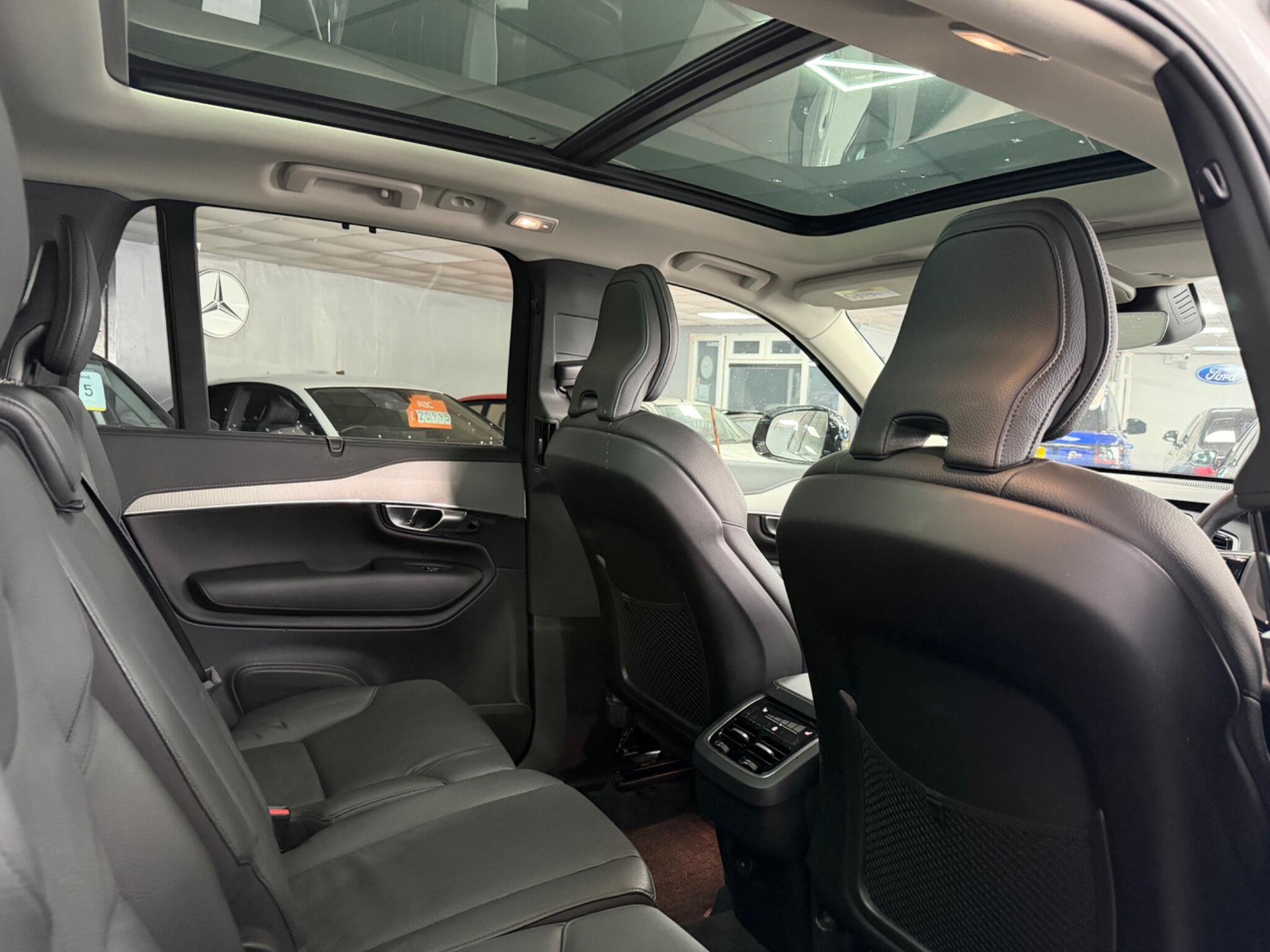 Volvo XC90 view 5