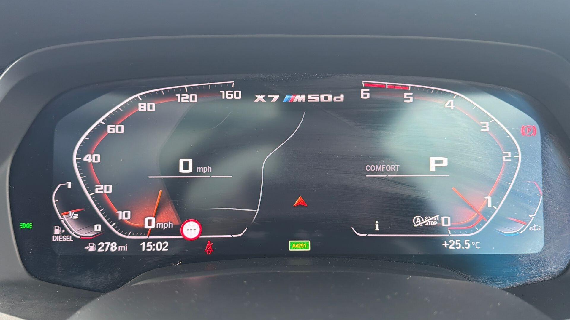 BMW X7 view 9