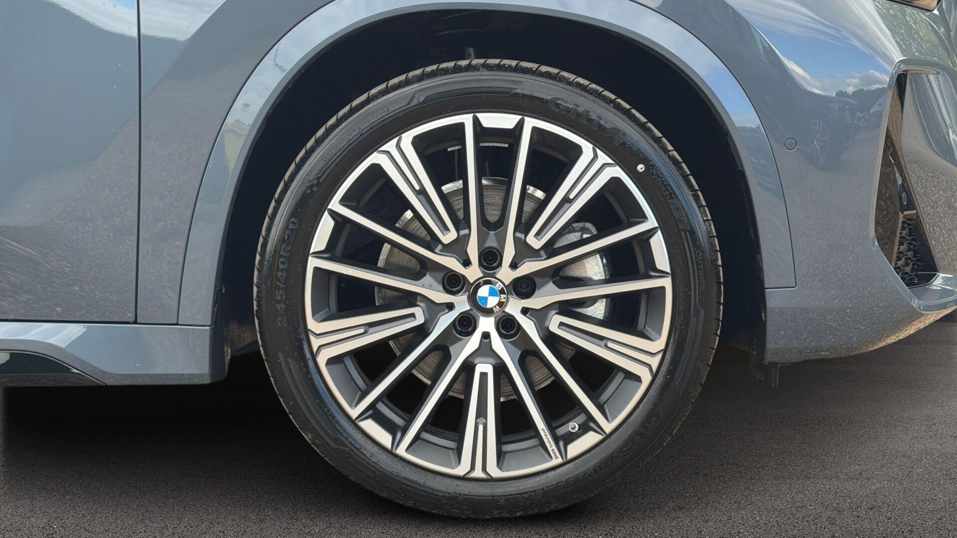 BMW Ix1 view 14