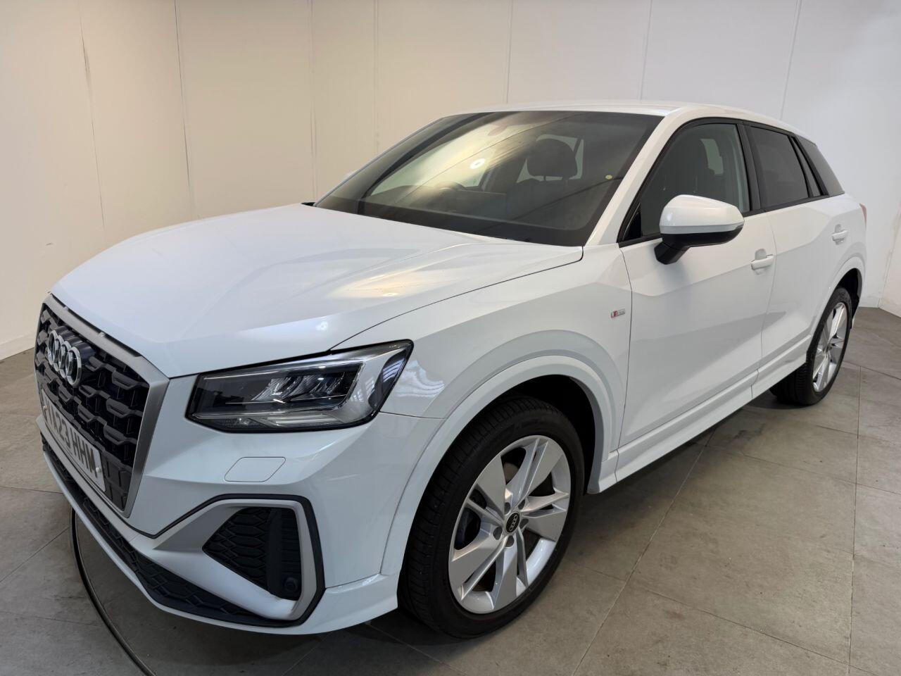 Audi Q2 view 42