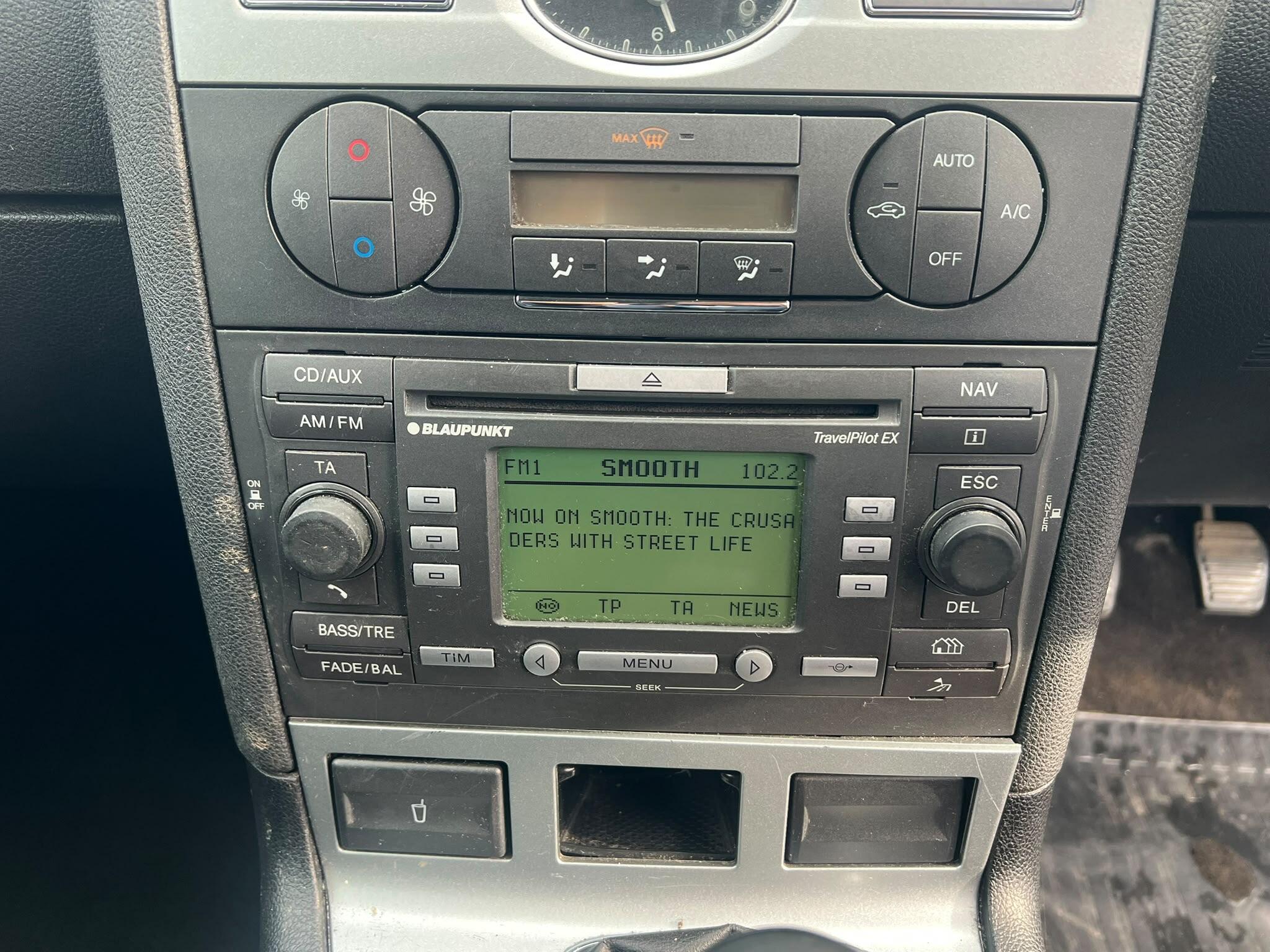 Ford Mondeo view 23