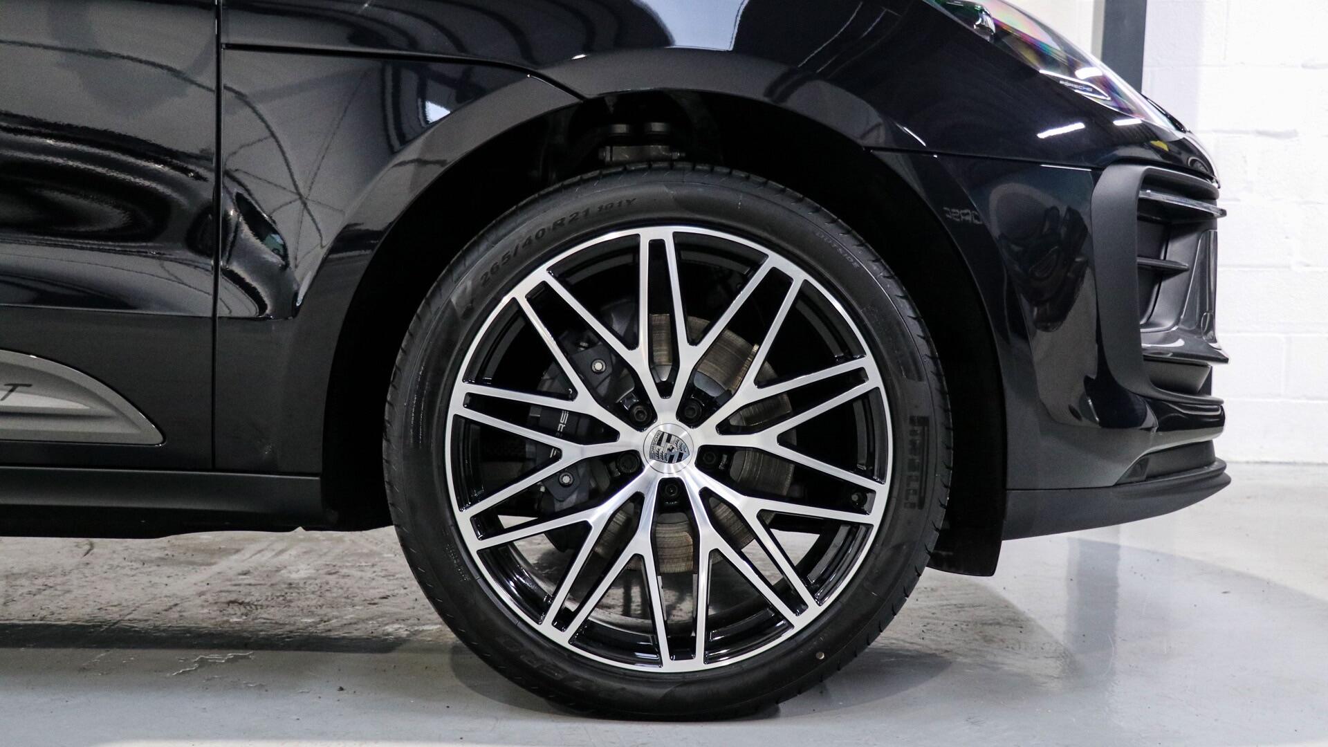 Porsche Macan view 19
