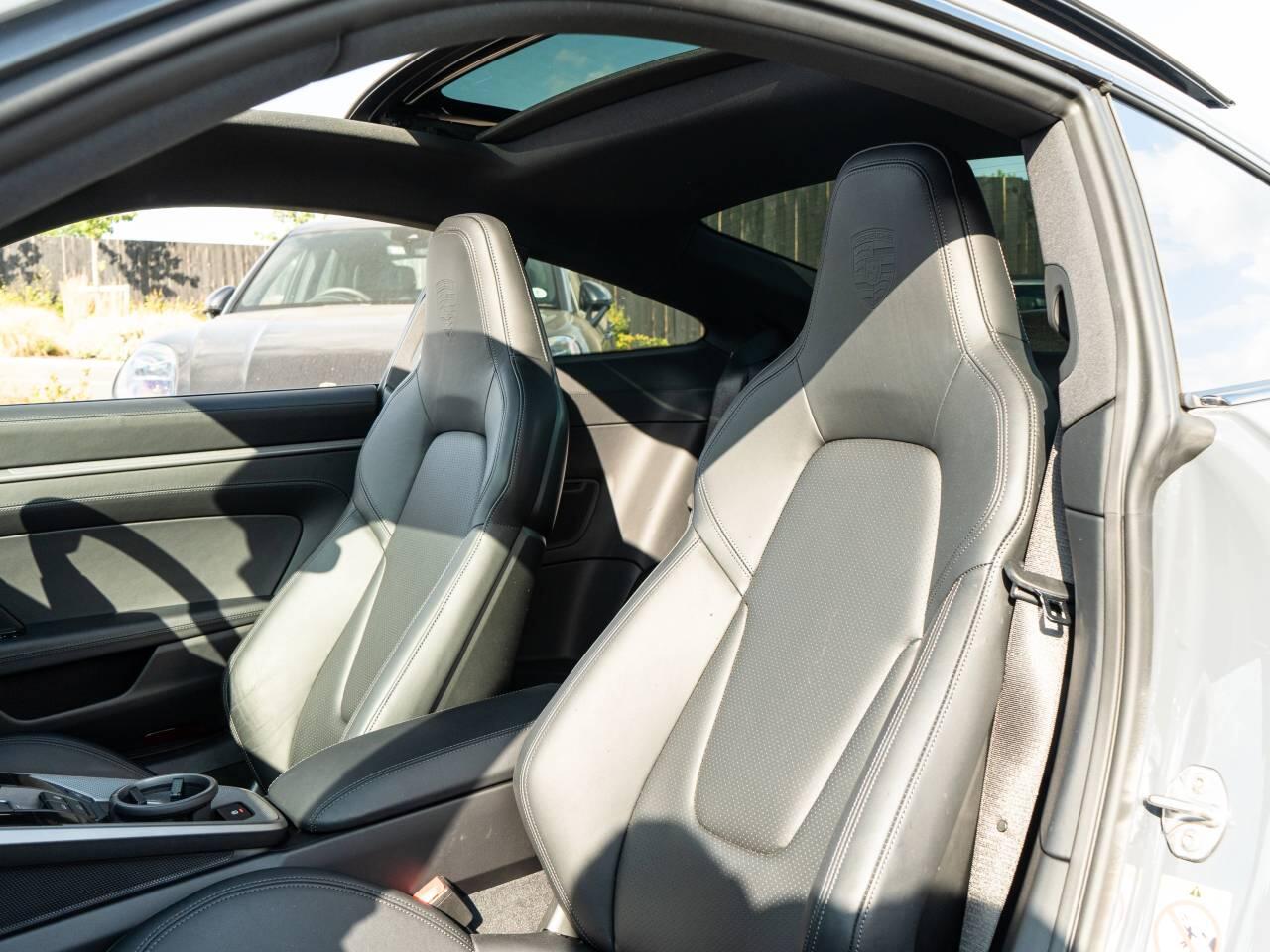 Porsche 911 view 35