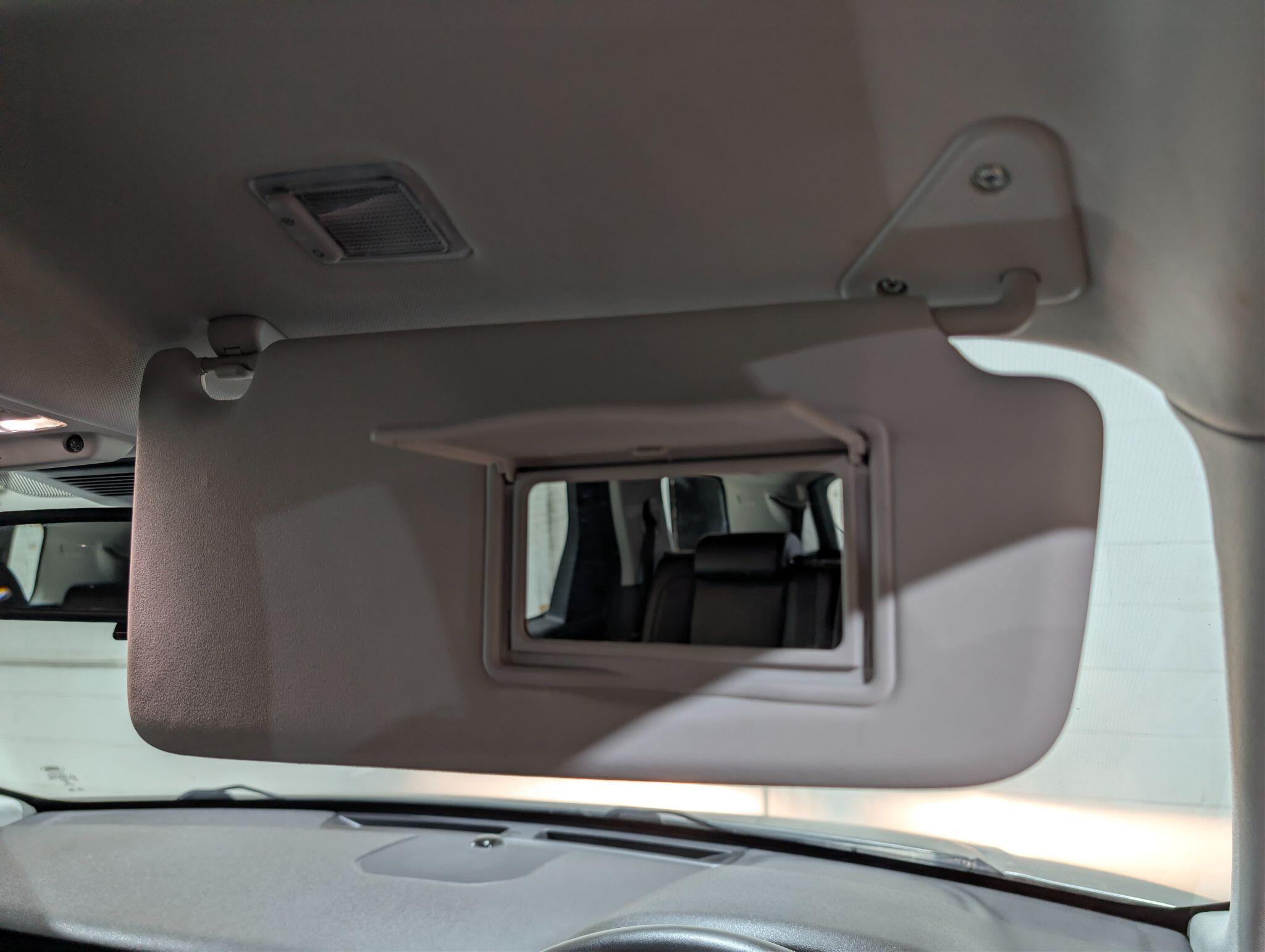 Land Rover Discovery Sport view 77
