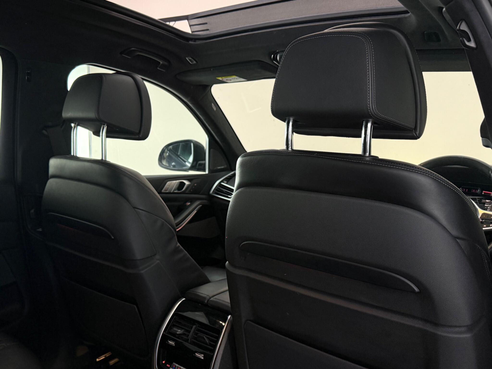 BMW X7 view 47