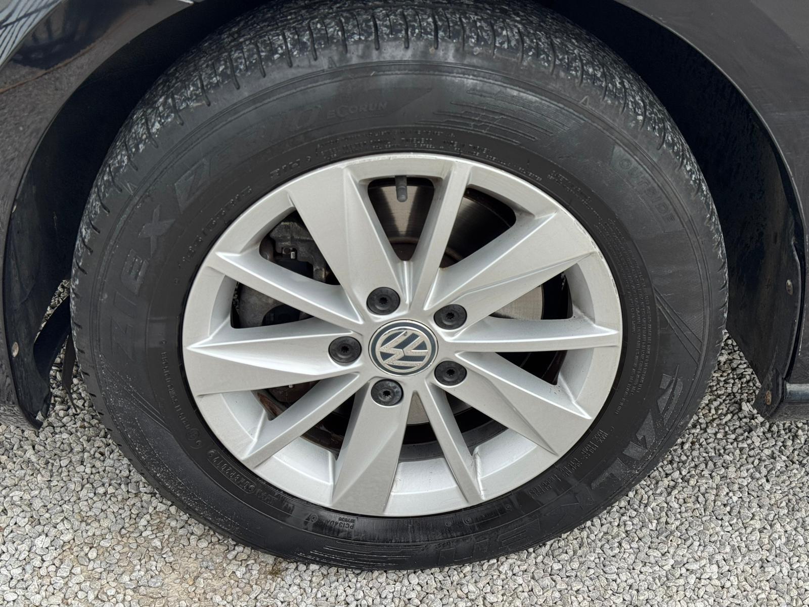 2013 Volkswagen Golf image 29