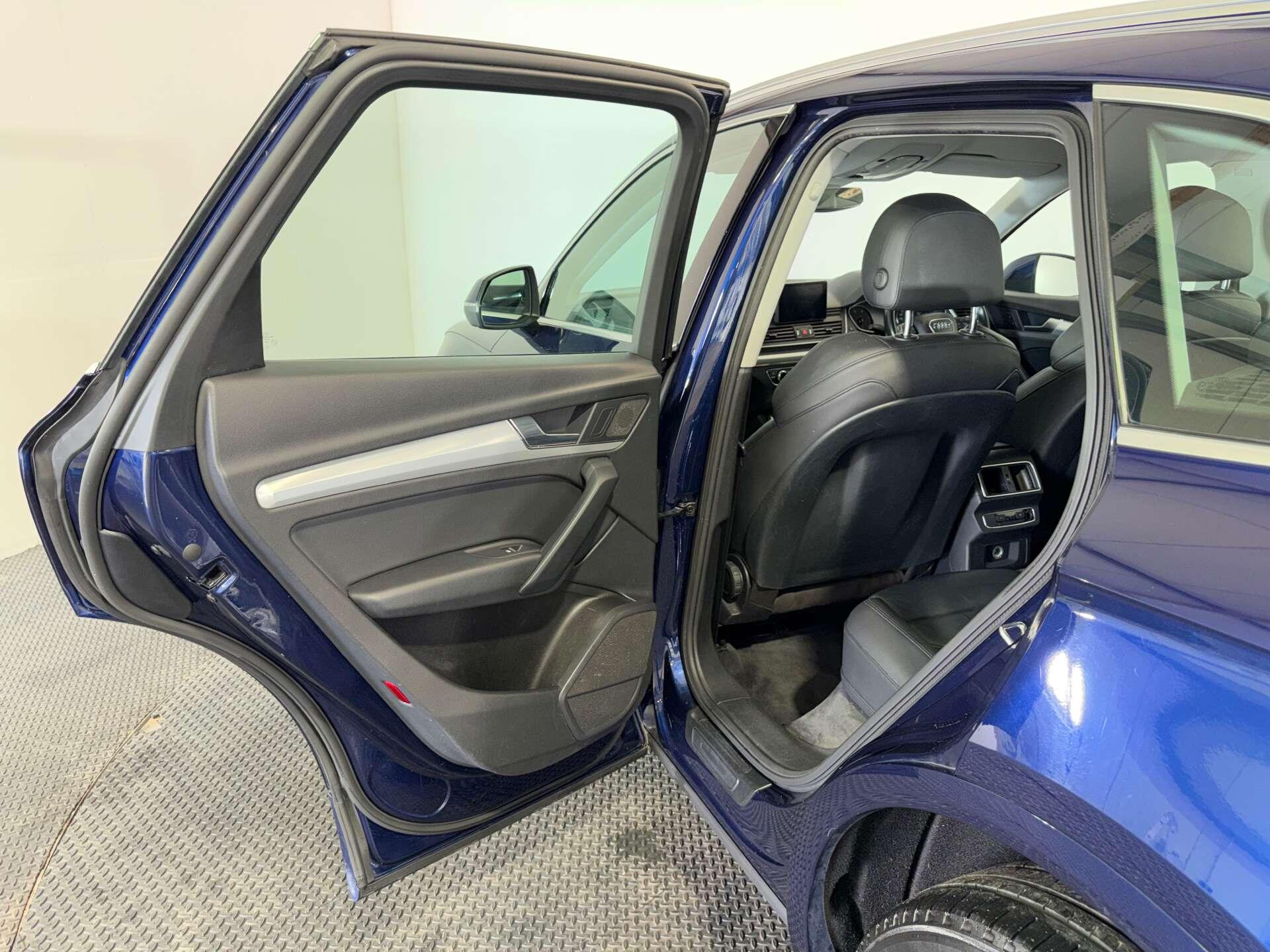 Audi Q5 view 44