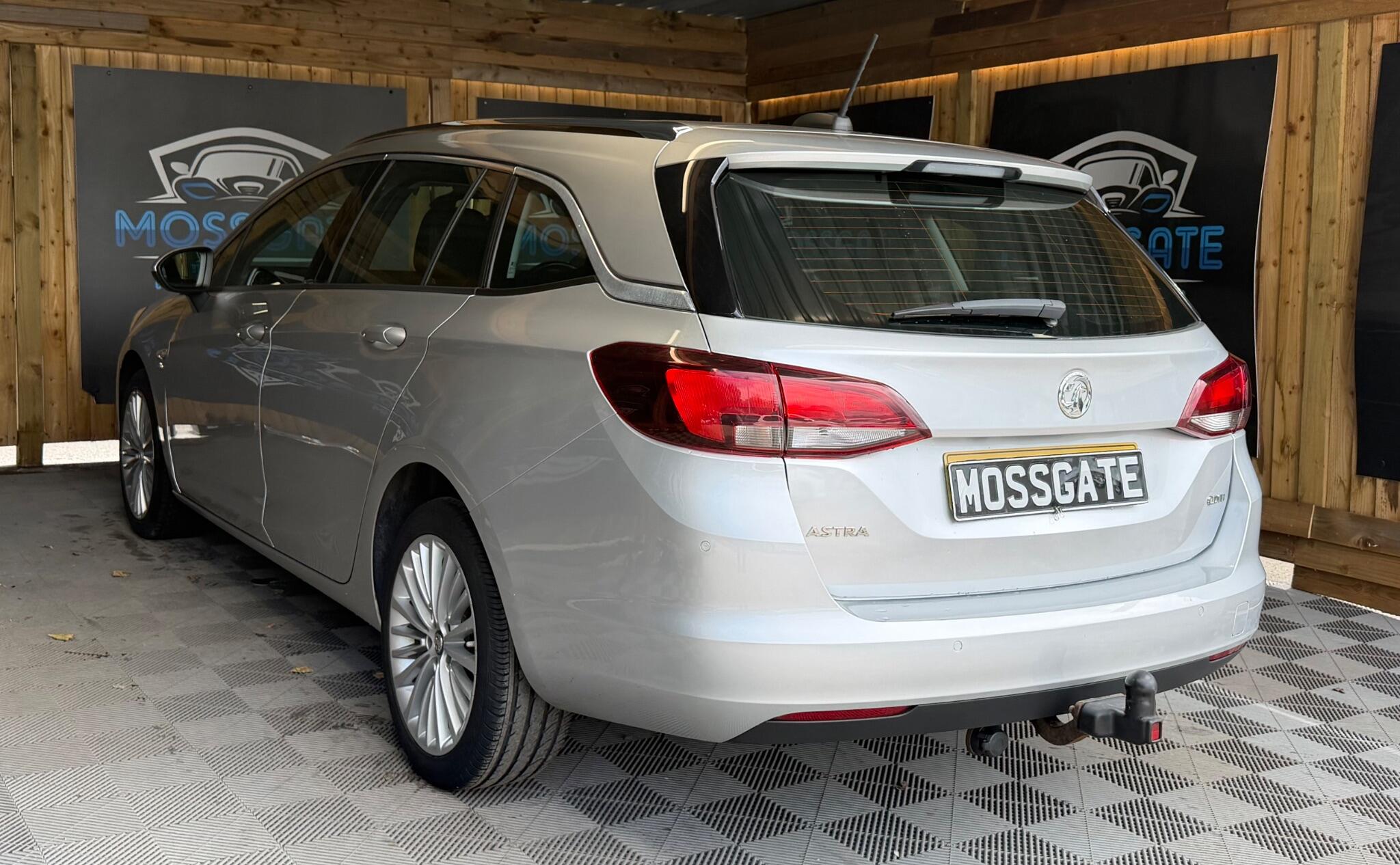 Vauxhall Astra view 4