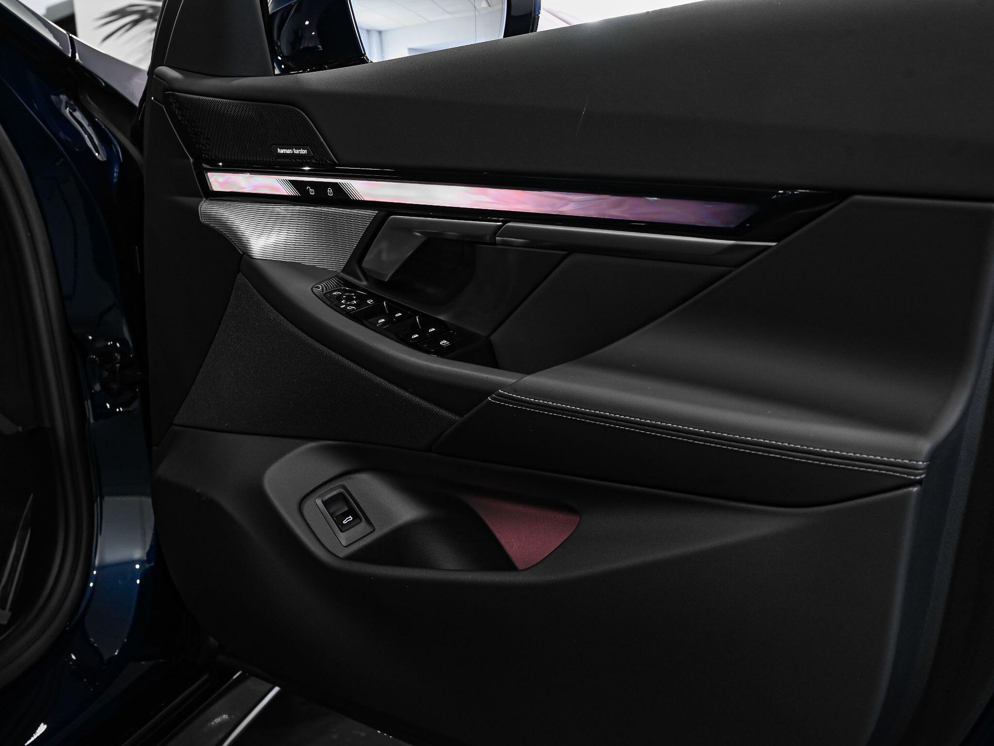 BMW 5 Series view 31