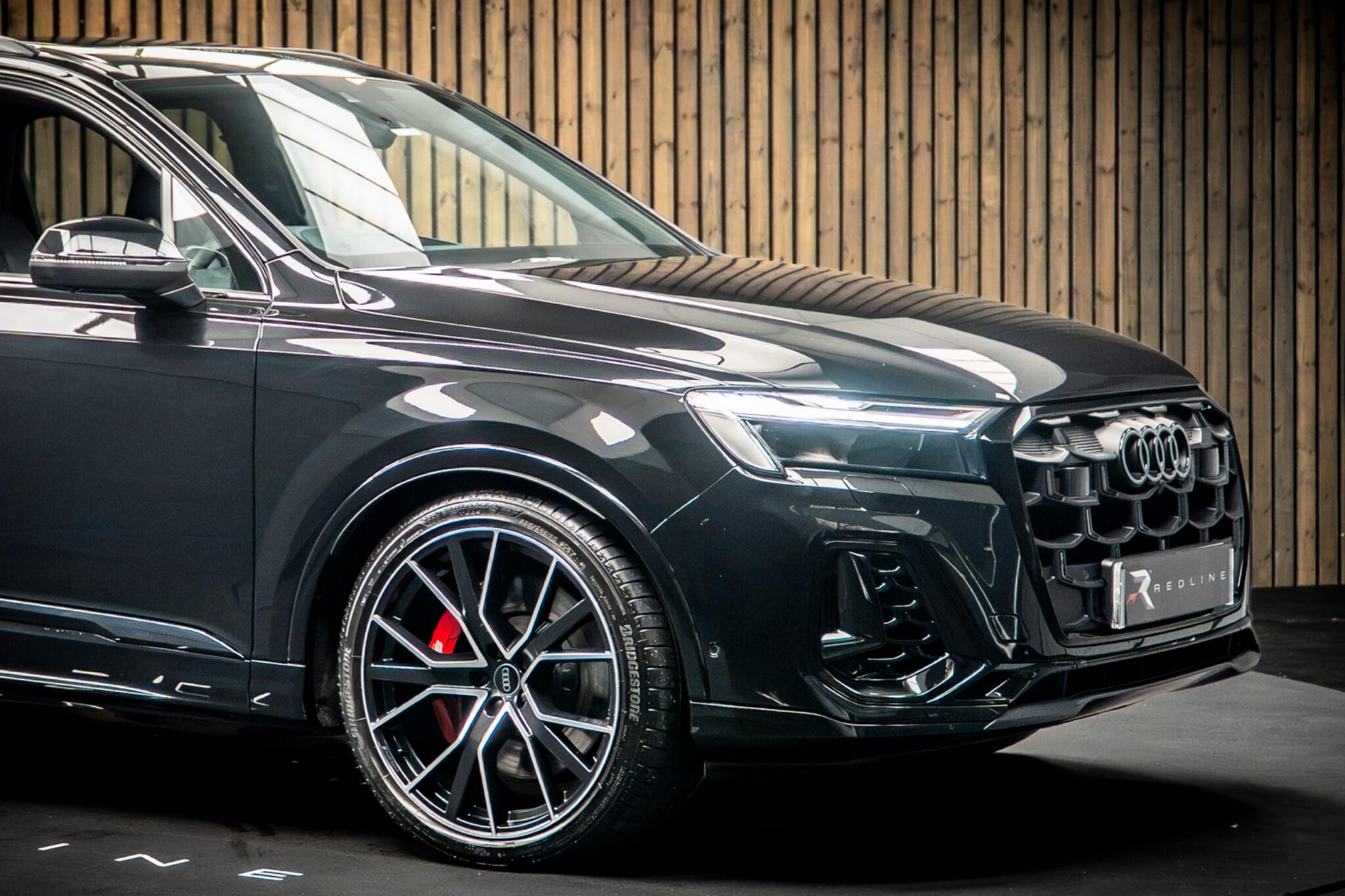 Audi SQ7 view 11