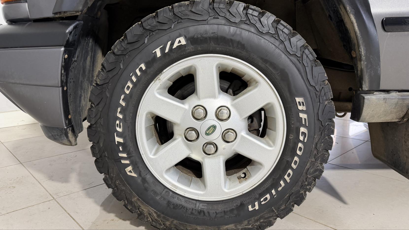 Land Rover Discovery 4 view 32