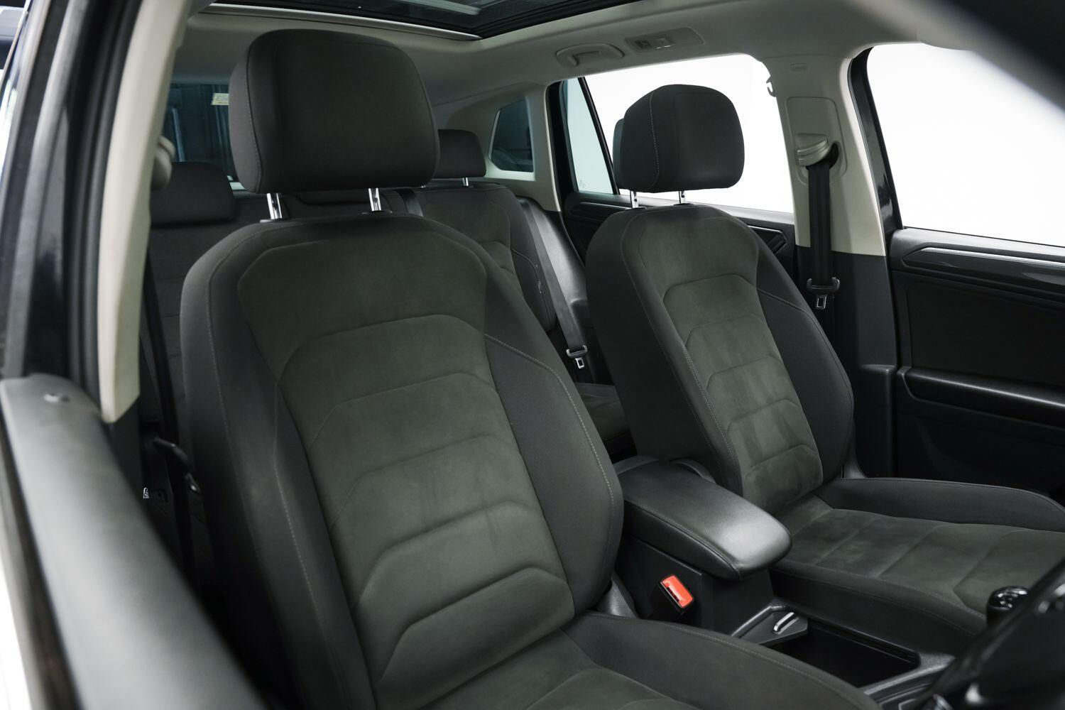 Volkswagen Tiguan view 8