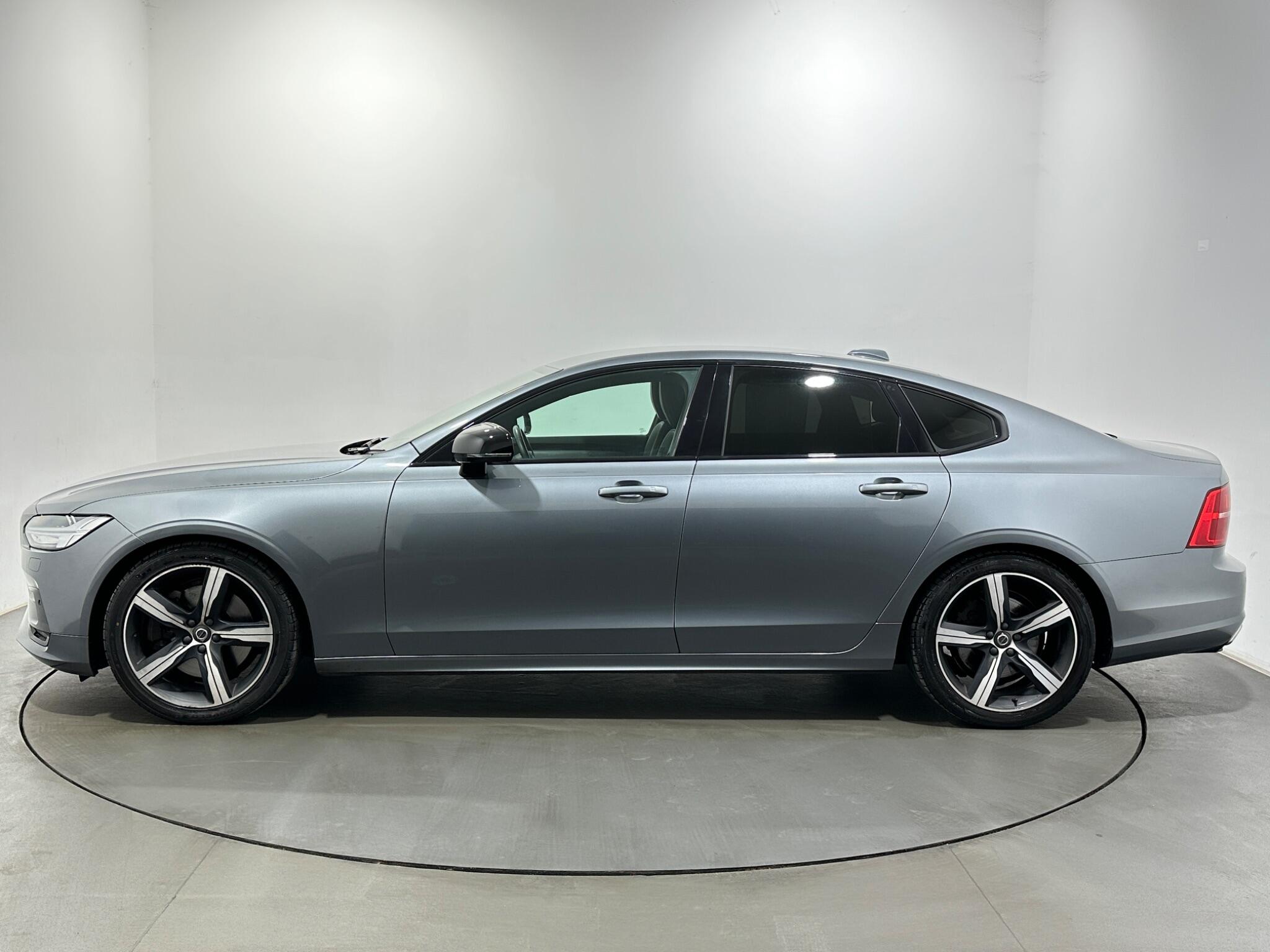 Volvo S90 view 5