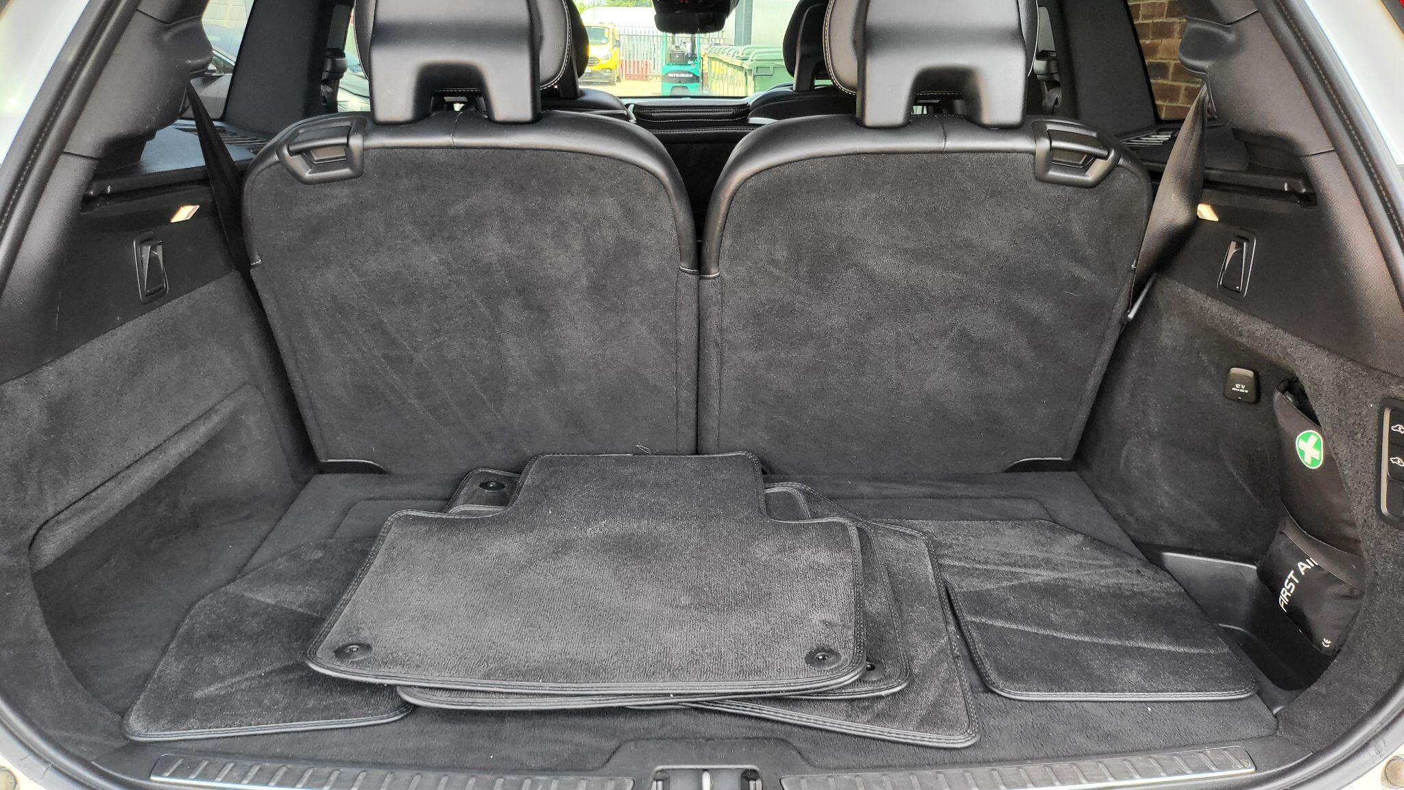 Volvo XC90 view 33