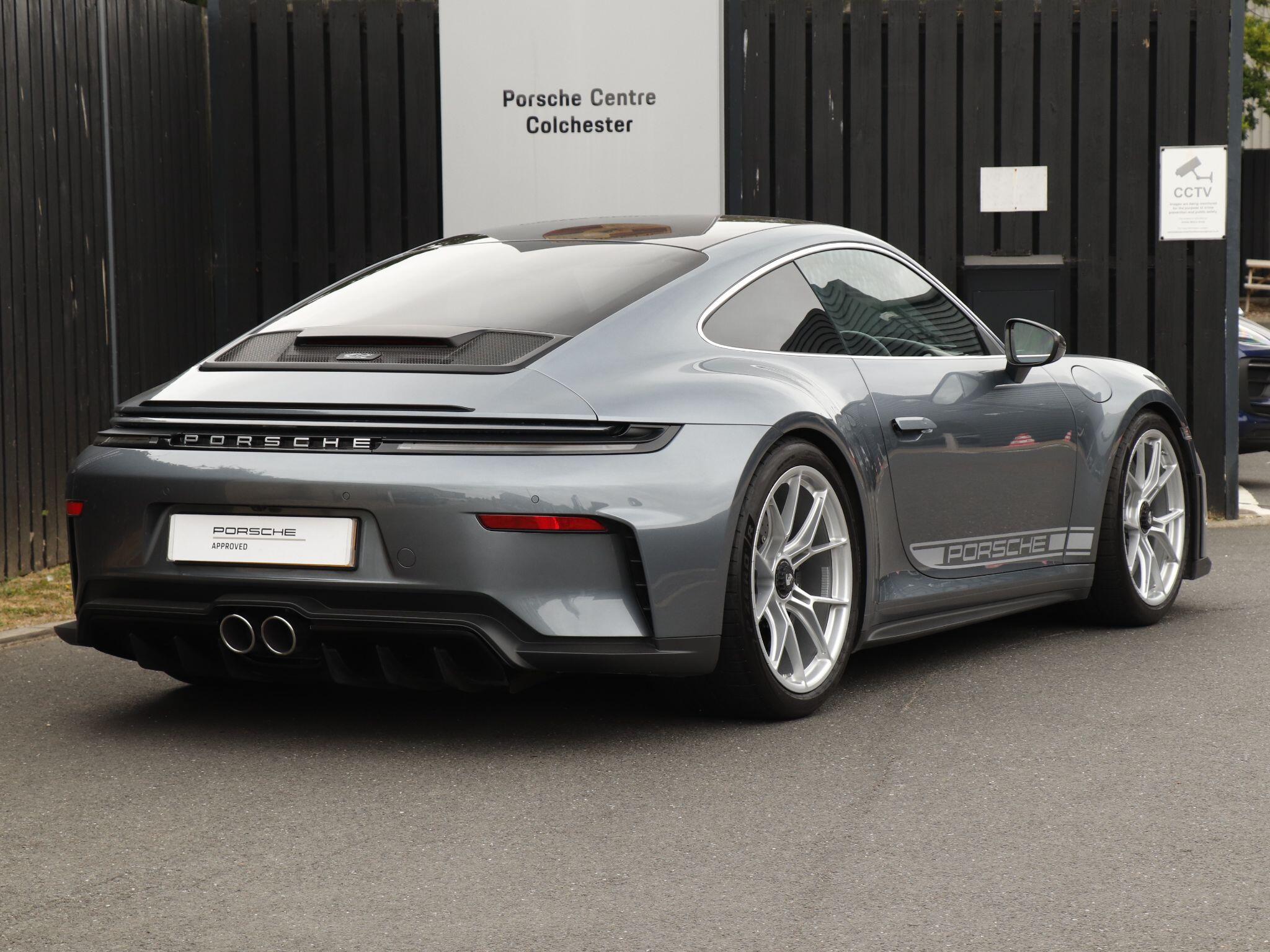 Porsche 911 view 40