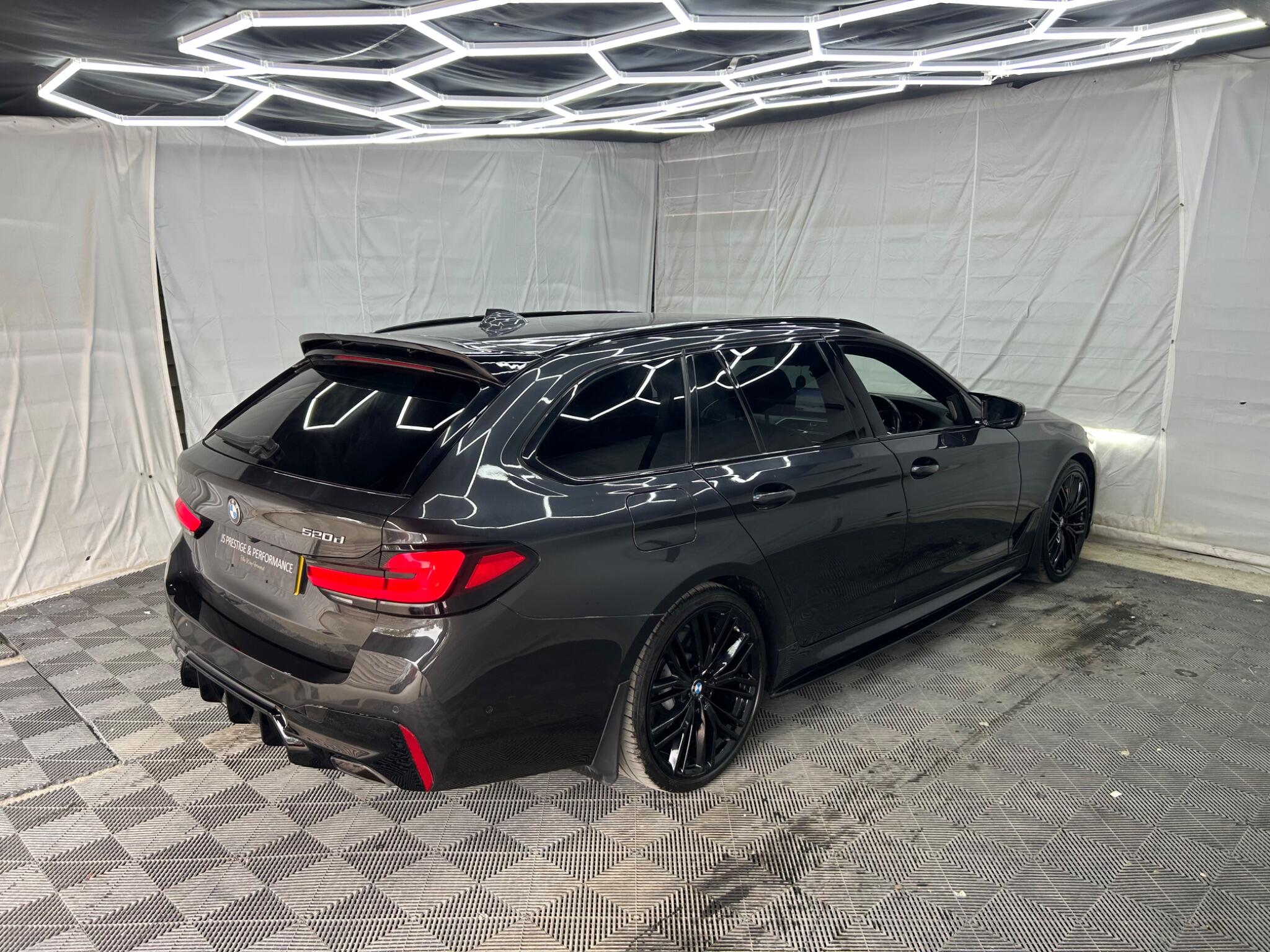 BMW 5 Series view 8