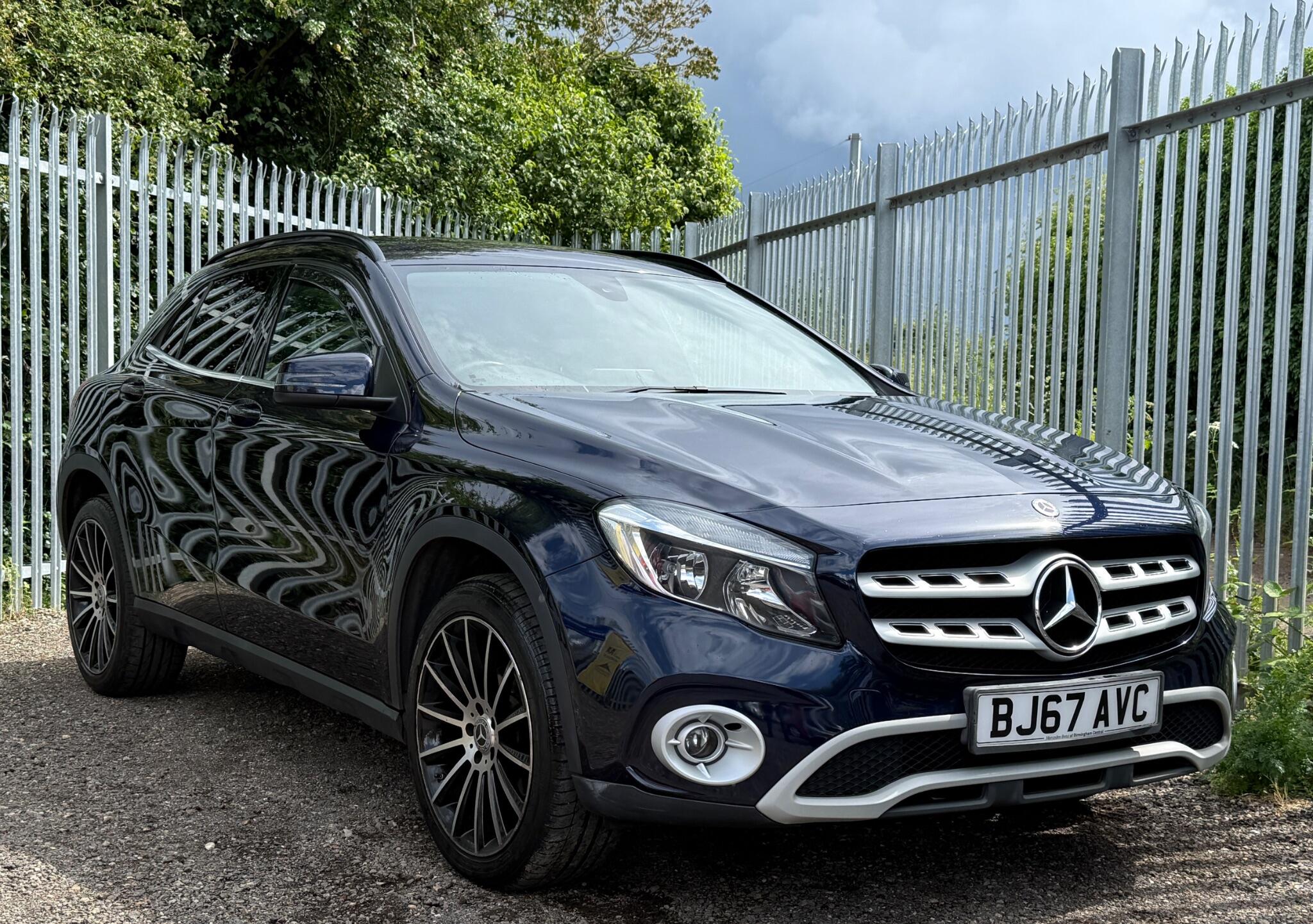 2017 Mercedes-Benz GLA image 2