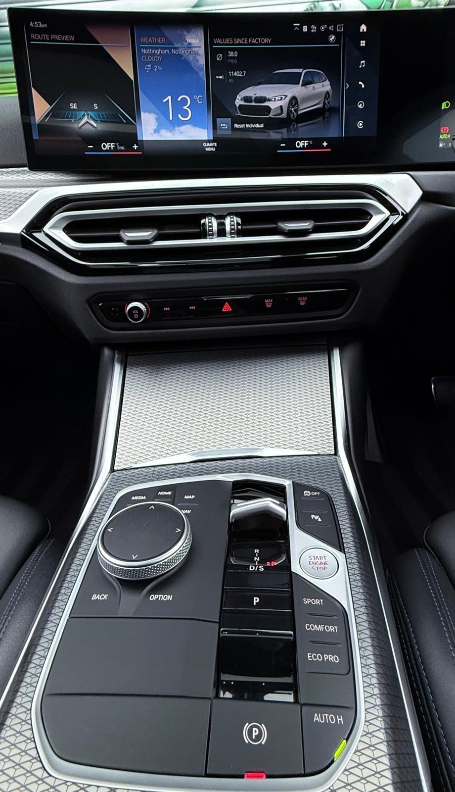BMW 3 Series view 24