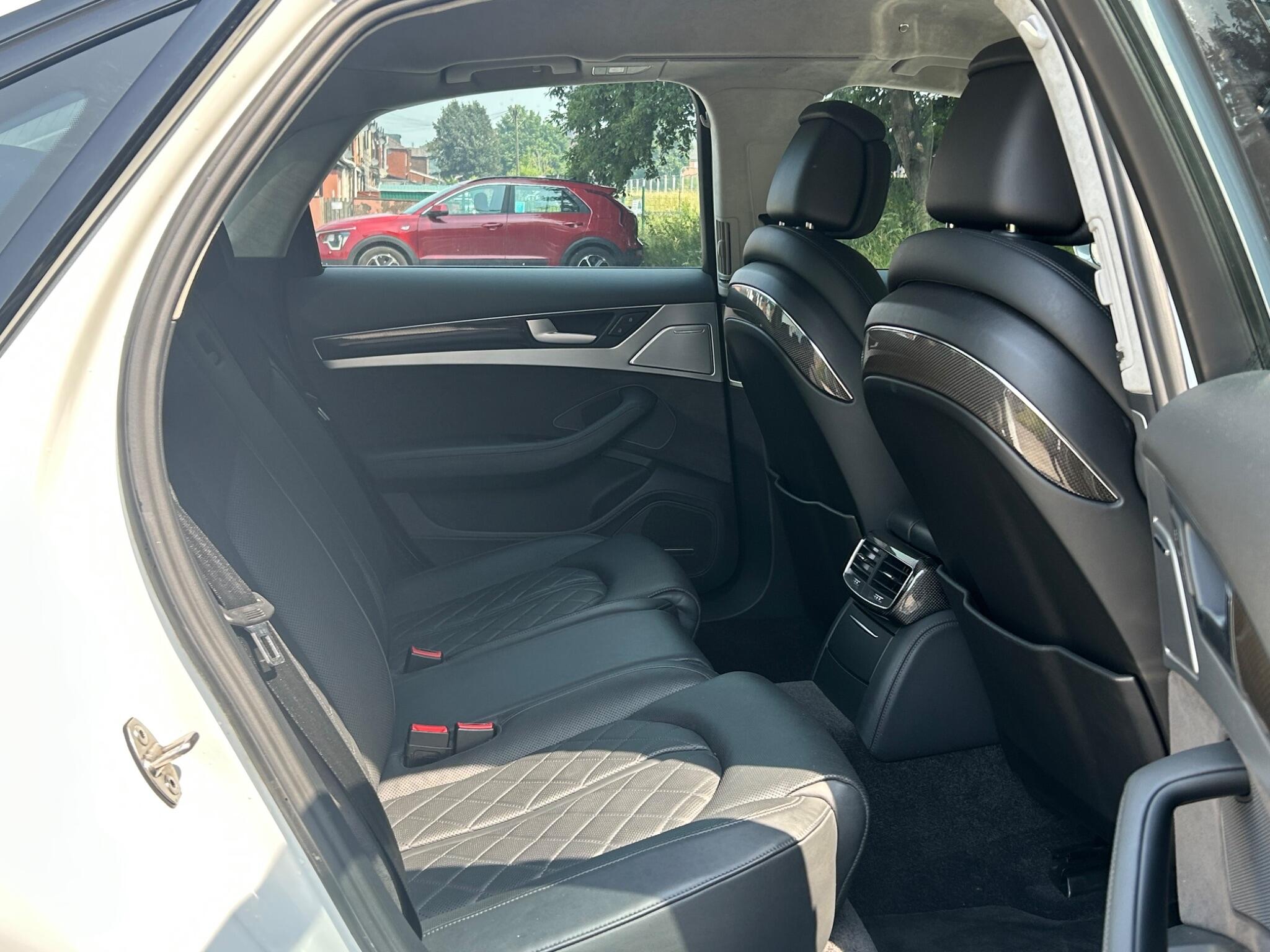 Audi S8 view 34