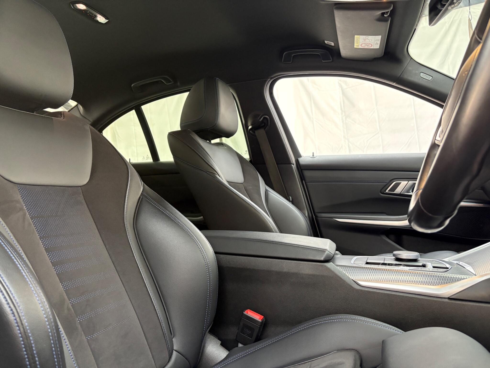 BMW 3 Series view 19