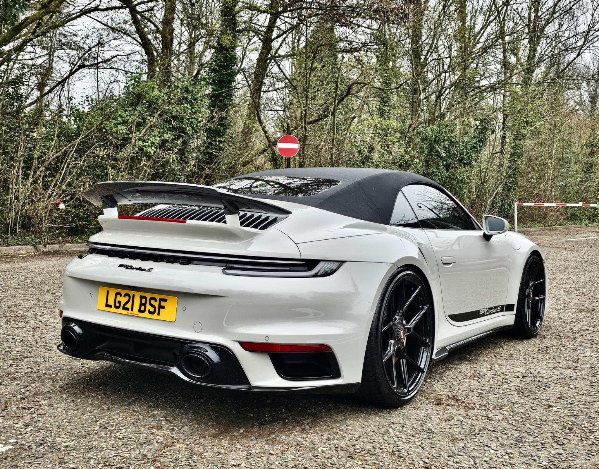 Porsche 911 view 14