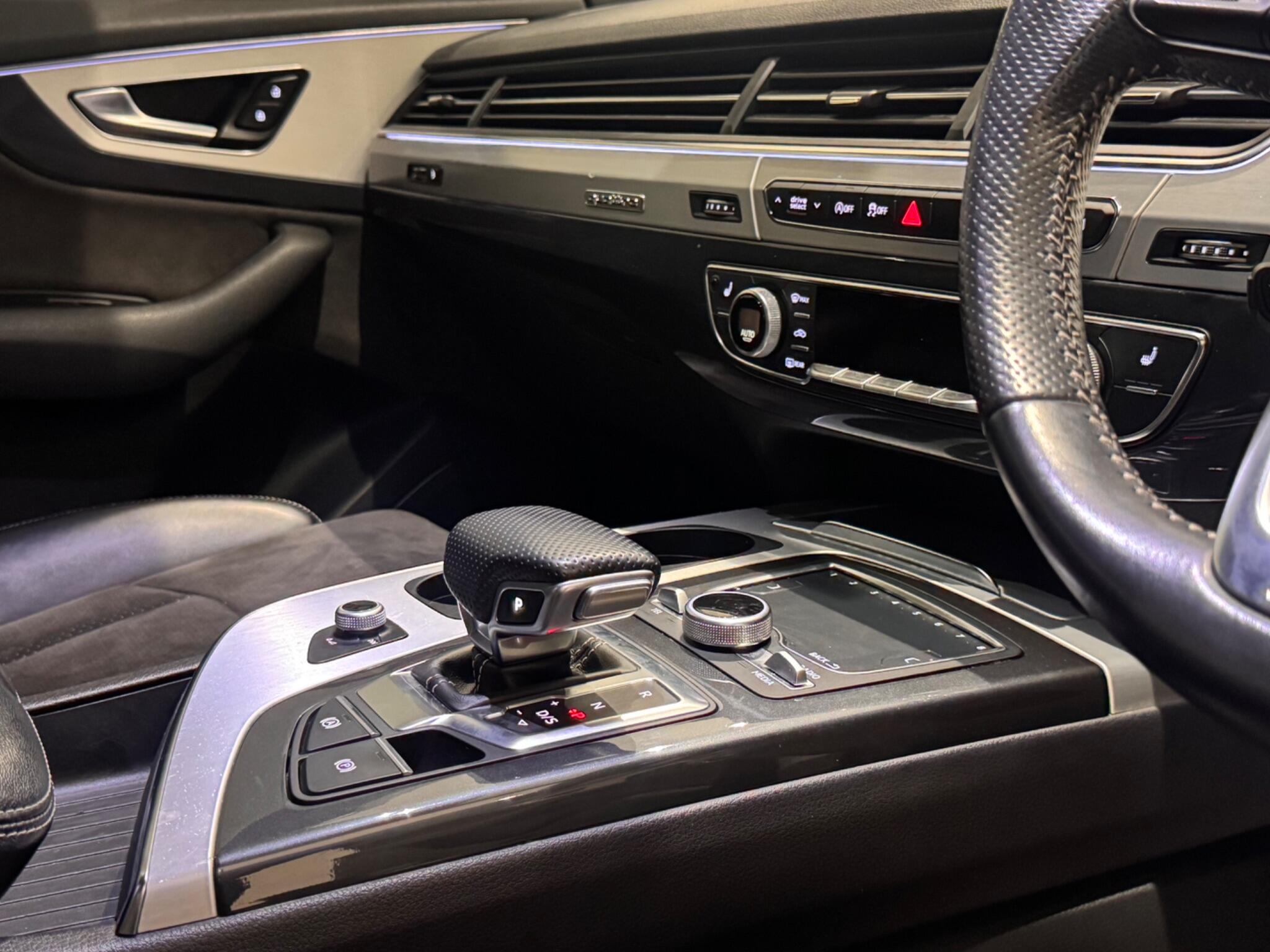 Audi Q7 view 22