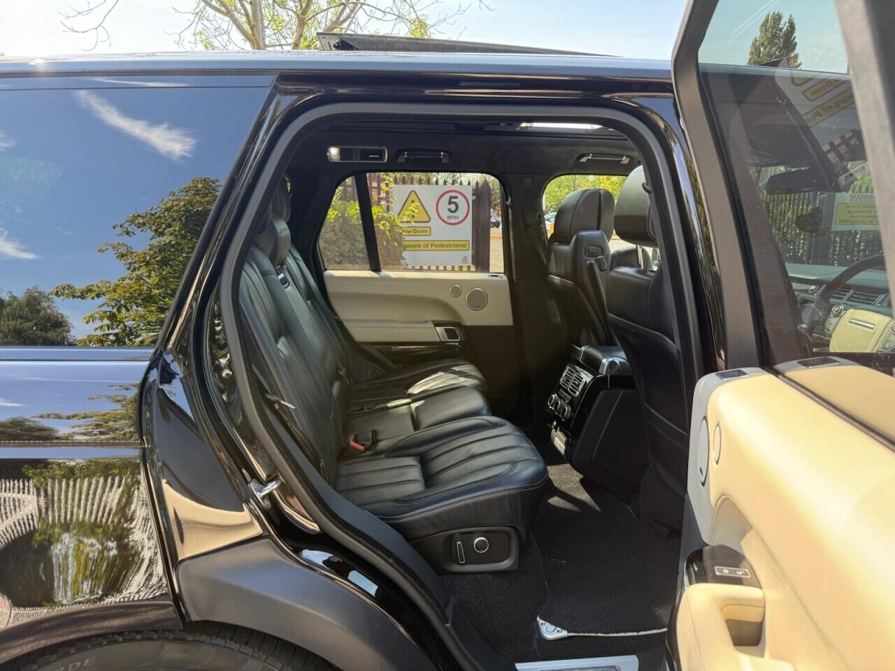 Land Rover Range Rover view 36